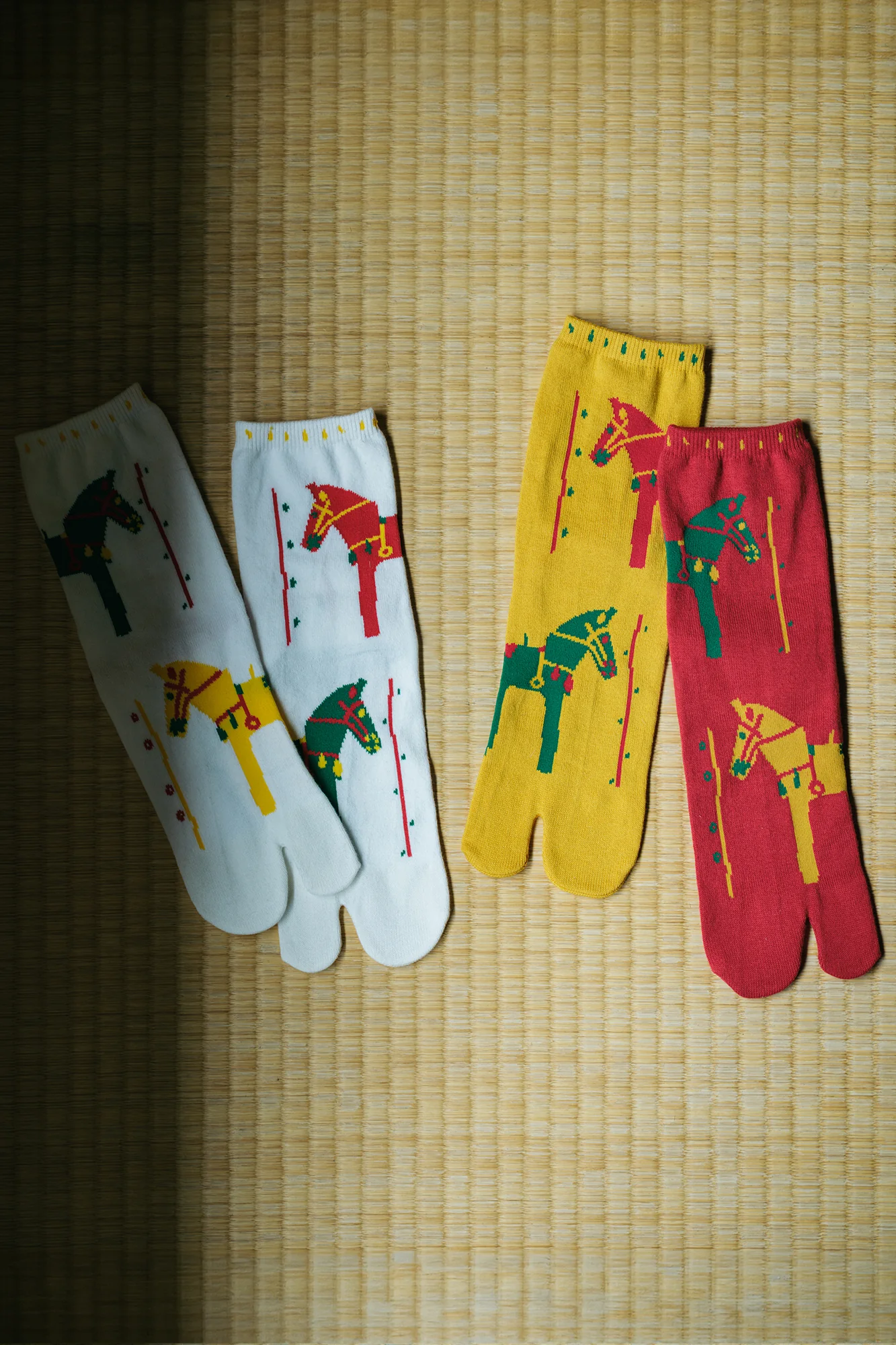 足袋下（普通丈）／干支 午（うま）令和8年 臙脂色（えんじいろ）×芥子色（からしいろ）【男・女性用】 - Image 5