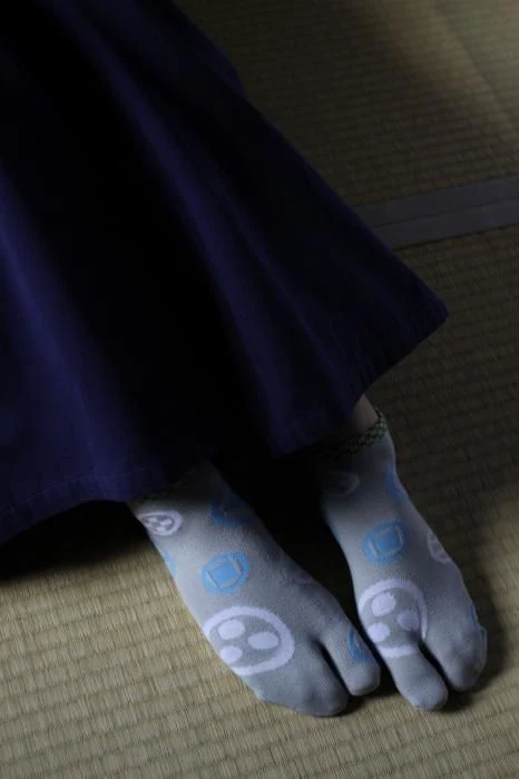 足袋下(踝丈)/家紋と市松 銀(しろがね)2 【男・女性用】 - Image 2