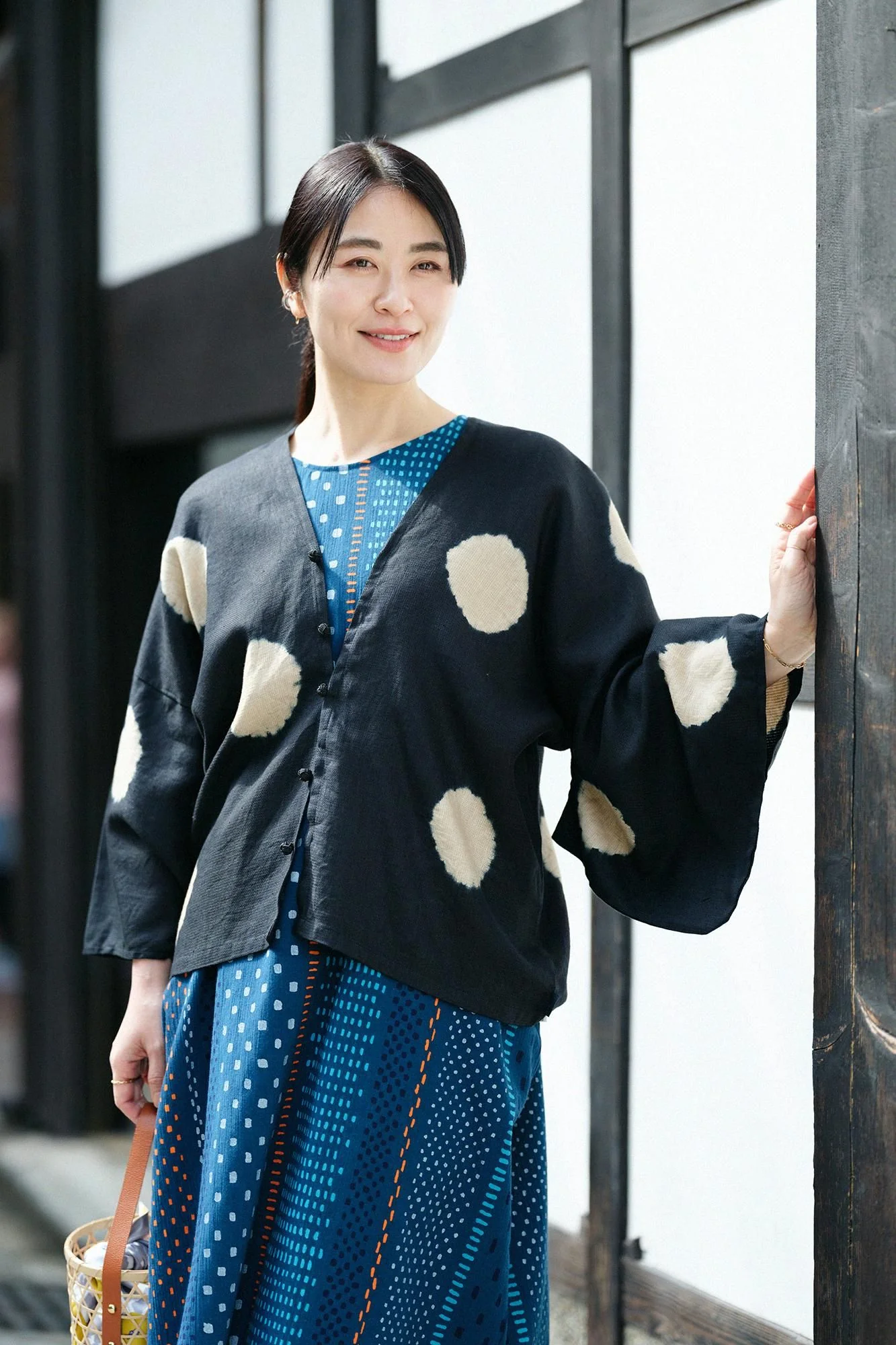 近清絞り 麻 はつき/水玉大(みずたまだい) 濡羽色(ぬればいろ)×榛色(はしばみいろ) - Image 4