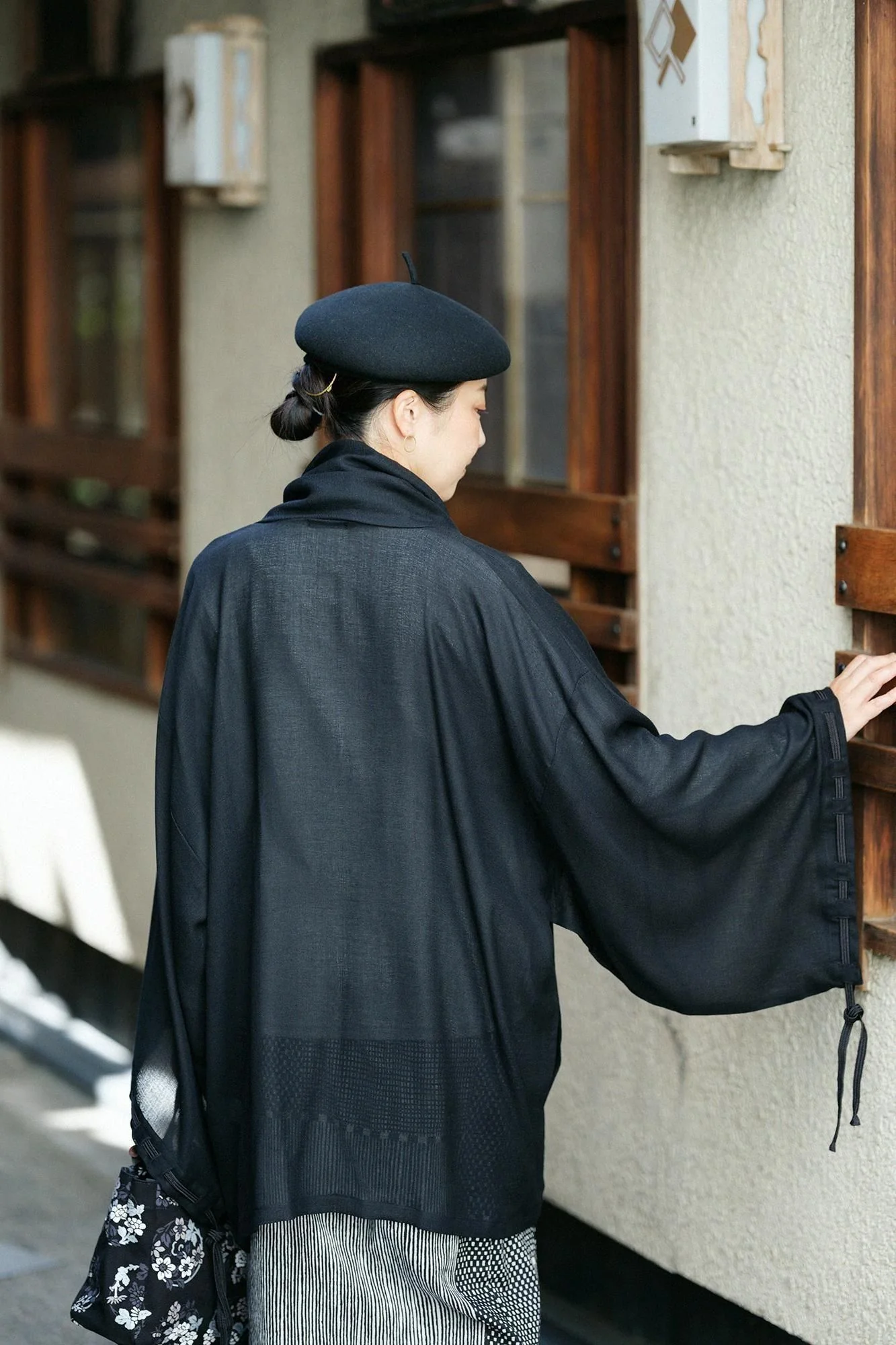 梳毛（そもう） 紗（しゃ） 宮中袖（きゅうちゅうそで） 短衣（たんい） 単（ひとえ）／濡羽色（ぬればいろ） - Image 5