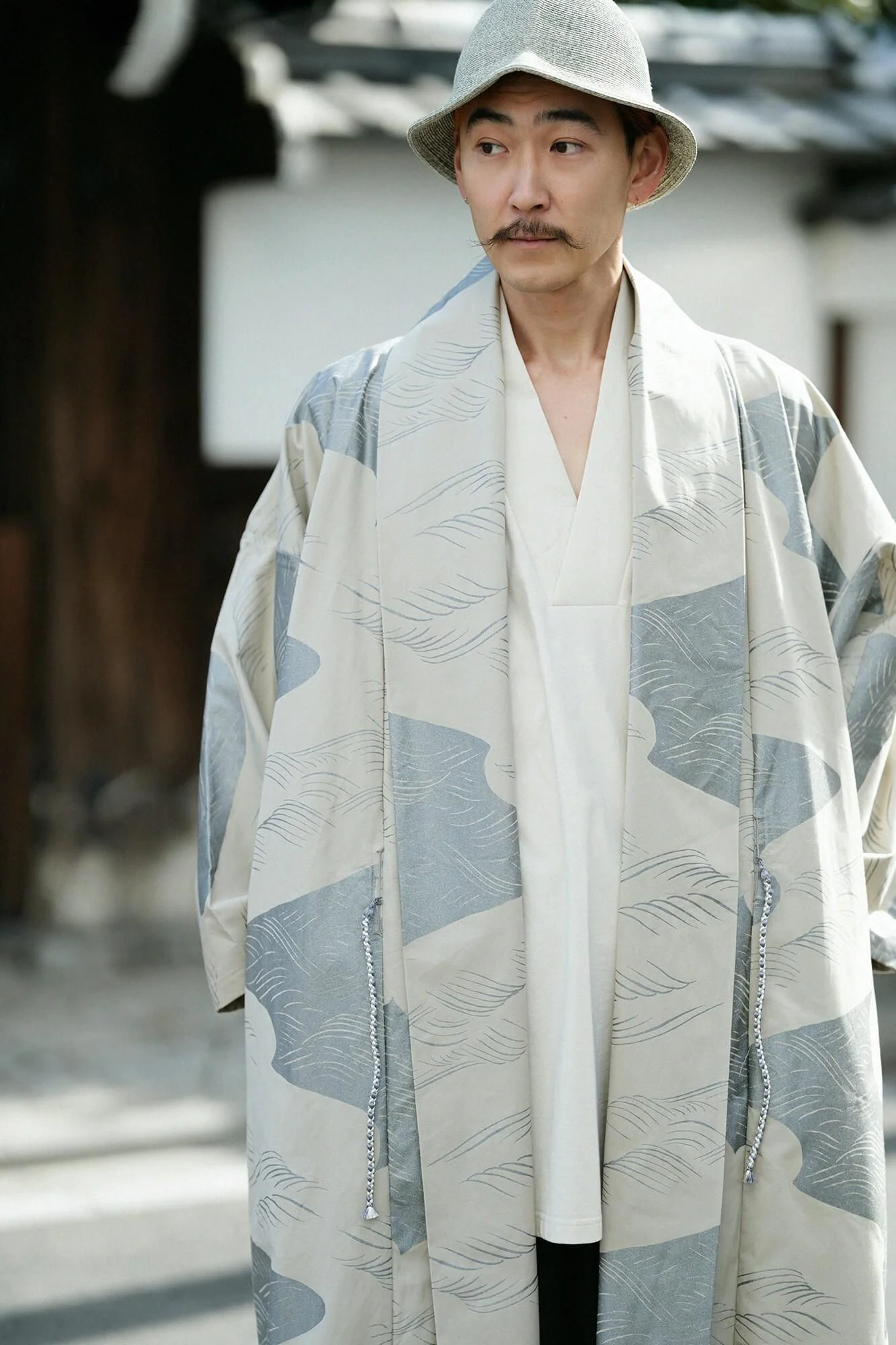 【net限定】伸(しん) 横畝織(よこうねおり) もじり袖 間(けん) 単(ひとえ)/急流(きゅうりゅう) 白橡(しろつるばみ) - Image 3