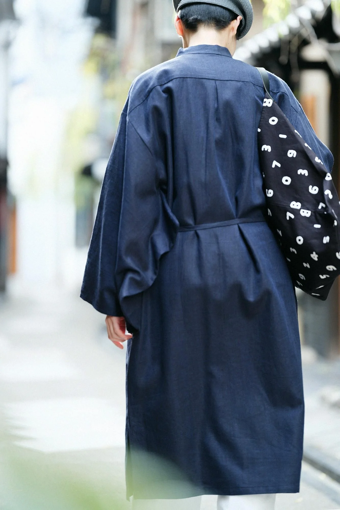 【net限定】綿麻(めんあさ) 杉綾織(すぎあやおり) 薙刀かり衣(なぎなたかりごろも) 細衿(さざれえり)/青褐(あおかち) - Image 4
