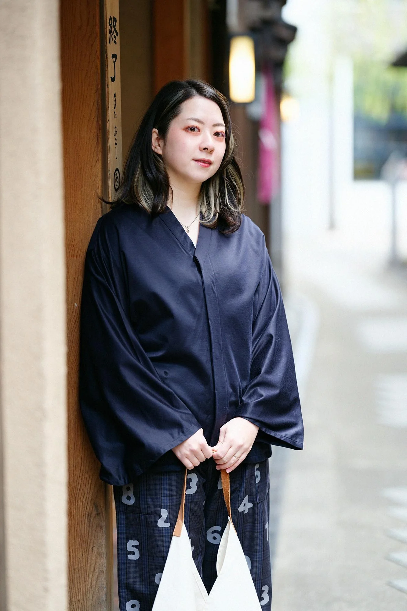 綿キュプラ 阿弥(あみ) 薙刀かり衣(なぎなたかりごろも) 細衿(さざれえり) 短丈(みじかたけ)/深紺(しんこん) - Image 3