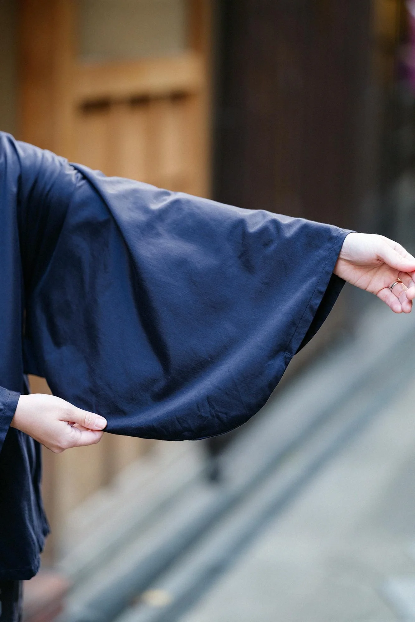 綿キュプラ 阿弥(あみ) 薙刀かり衣(なぎなたかりごろも) 細衿(さざれえり) 短丈(みじかたけ)/深紺(しんこん) - Image 5