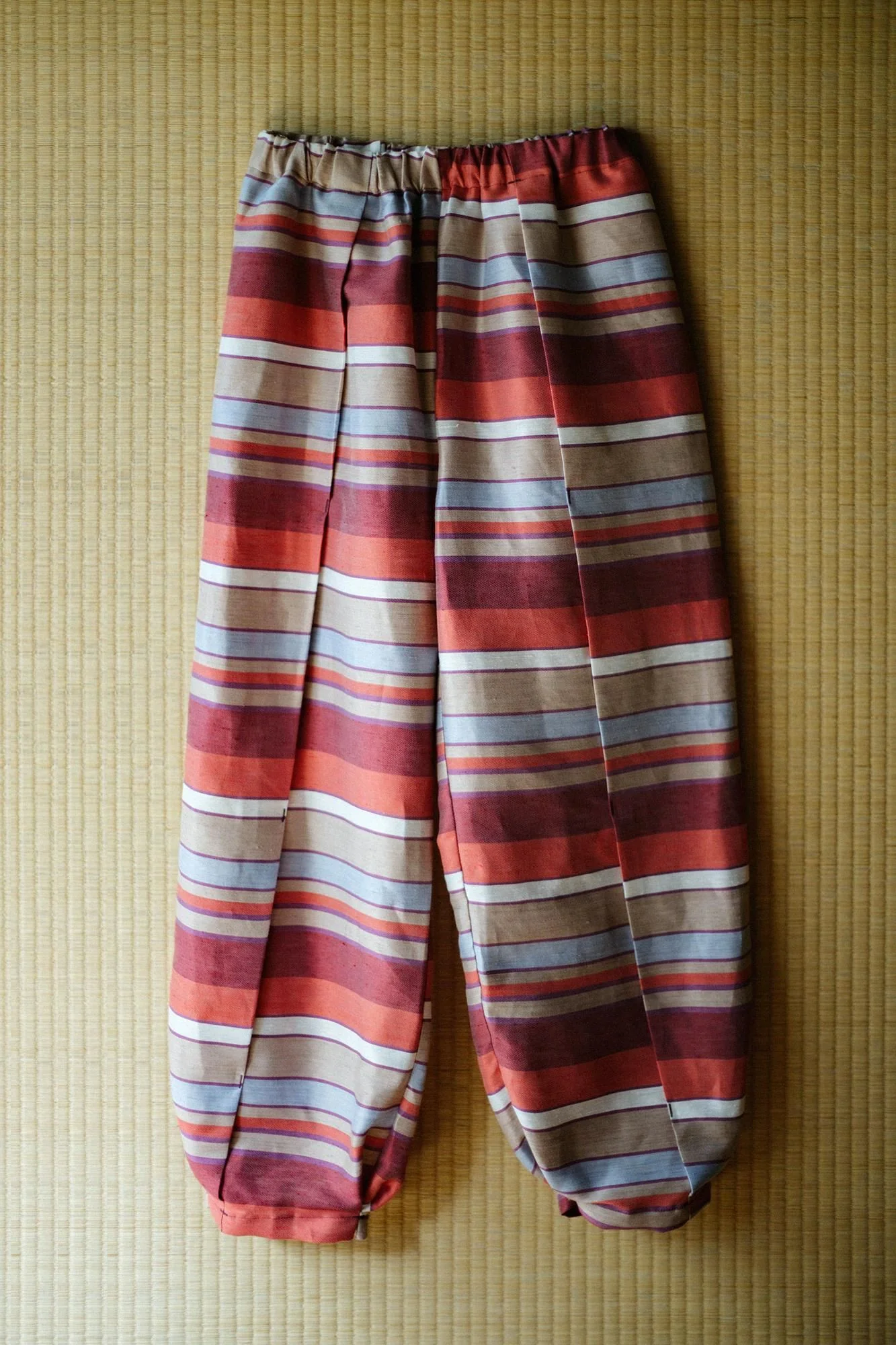 麻 一ノ襞(いちのひだ)もんぺ/横縞(よこじま) 黄昏(たそがれ) - Image 2