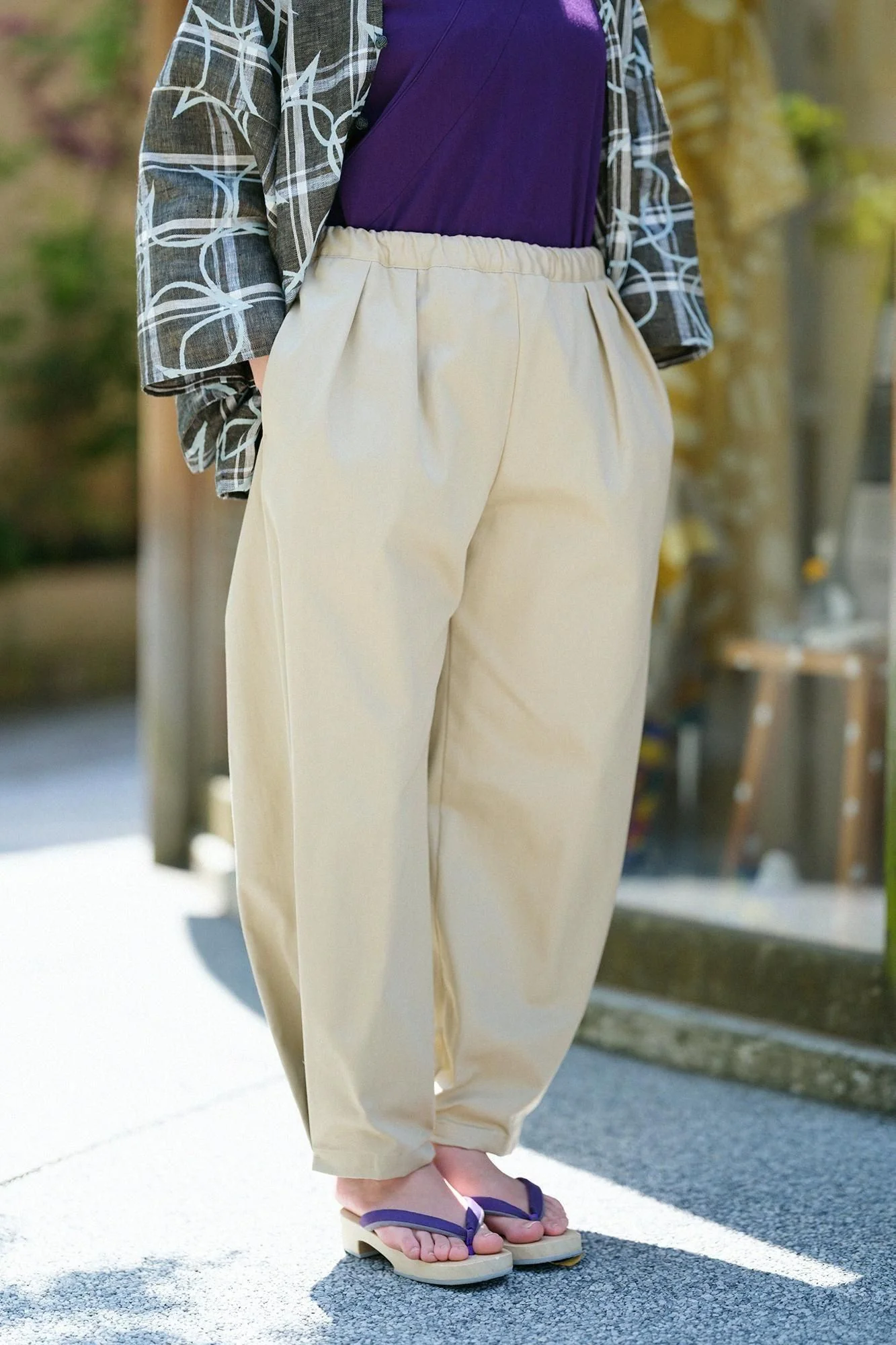 高密度 綾織（あやおり） 二ノ襞（にのひだ）もんぺ つぼみ／榛色（はしばみいろ） - Image 4