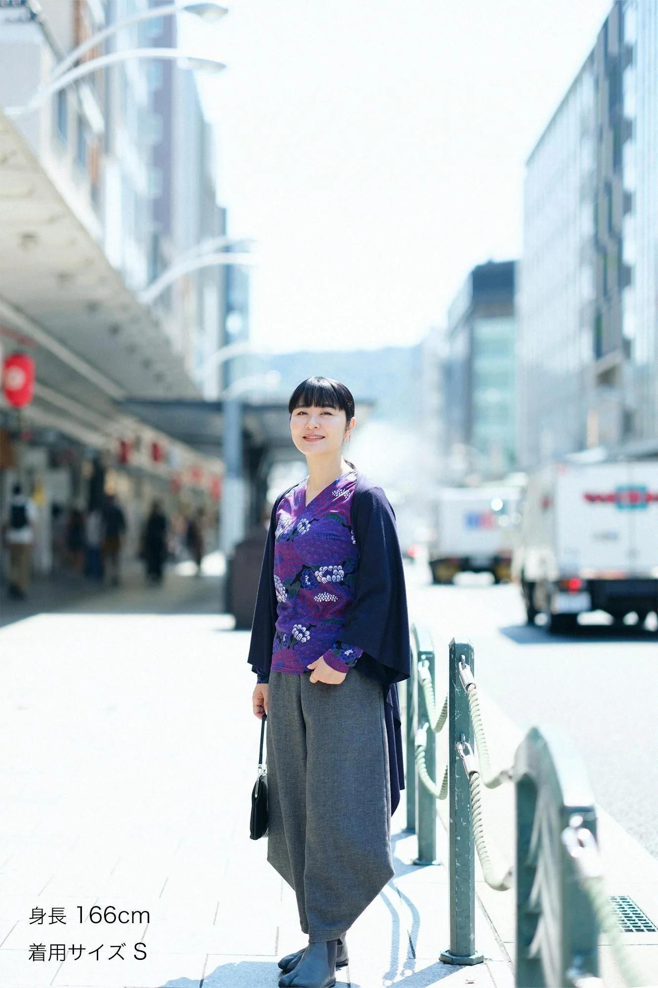 【net限定】伸(しん) 綾織(あやおり) 広形(ひろなり)もんぺ 穏(おだやか)/墨黒(すみくろ) - Image 2