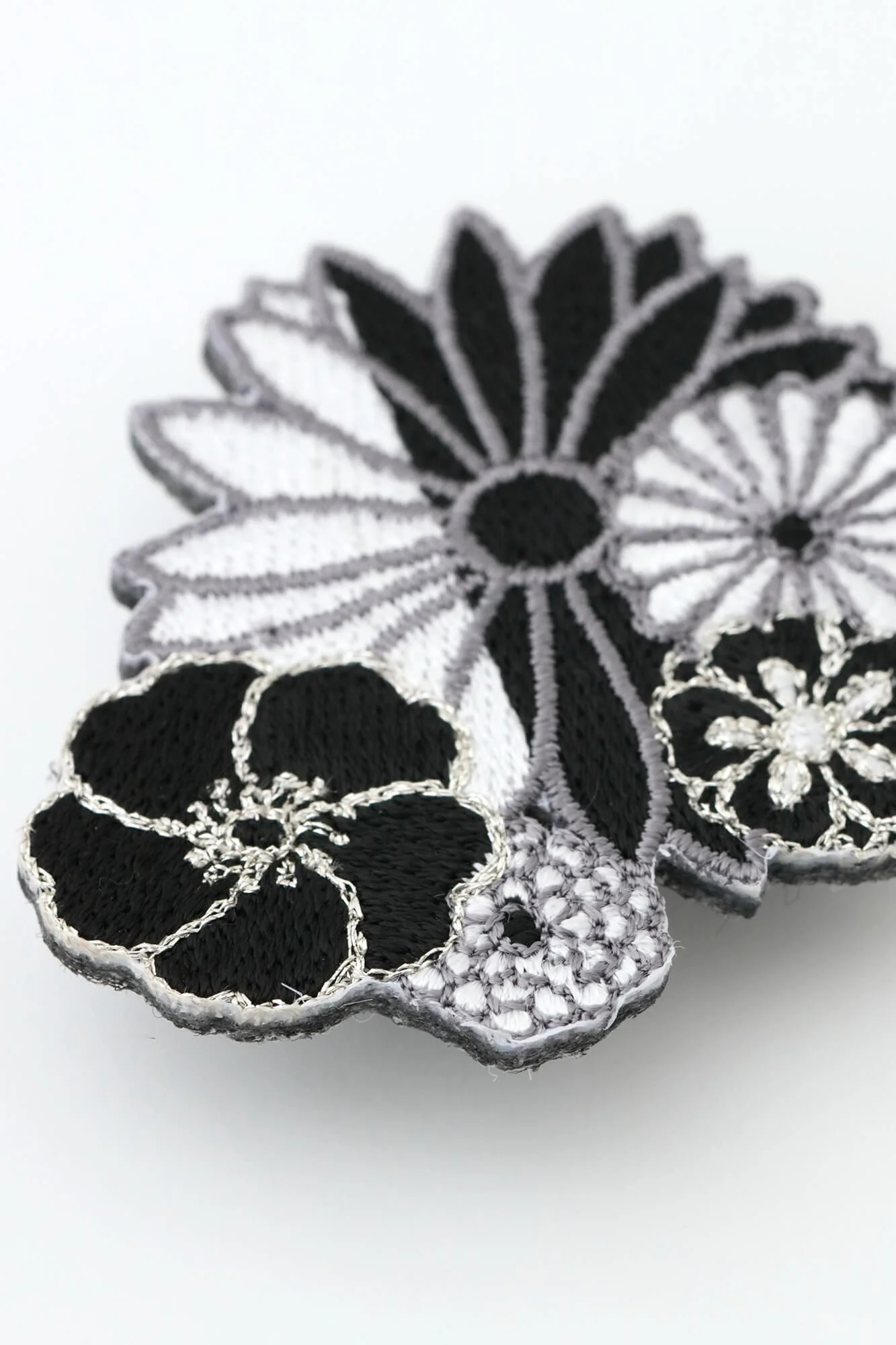 刺繍飾り（ししゅうかざり）／金襴緞子（きんらんどんす） 夜色（やしき ） - Image 8