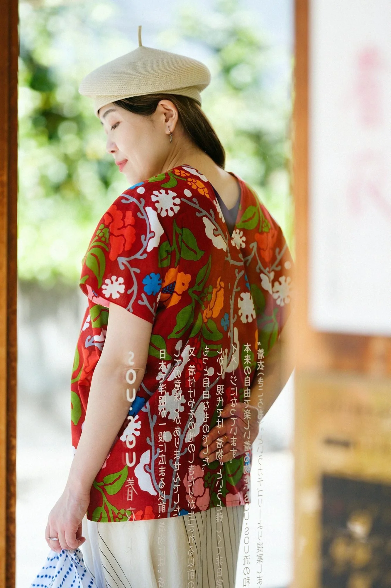 【net限定】伊勢木綿 文(ぶん) 四角衣(しかくい) 二つ身/雪餅柳に椿(ゆきもちやなぎにつばき) - Image 4