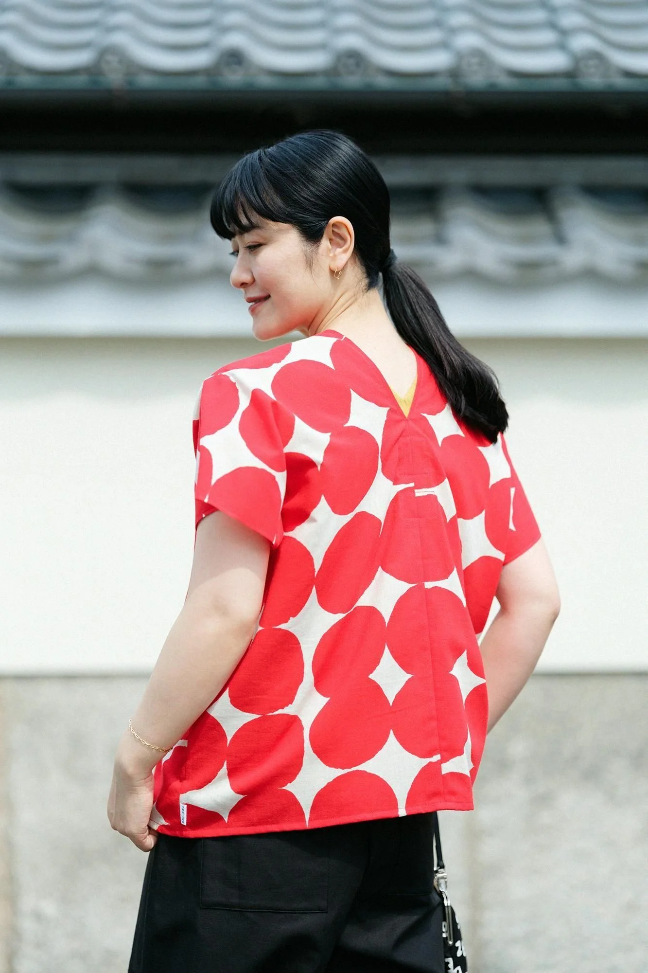 伊勢木綿 文（ぶん） 四角衣（しかくい） 二つ身／おはじき 乳白（にゅうはく）×深緋（こきひ） - Image 4