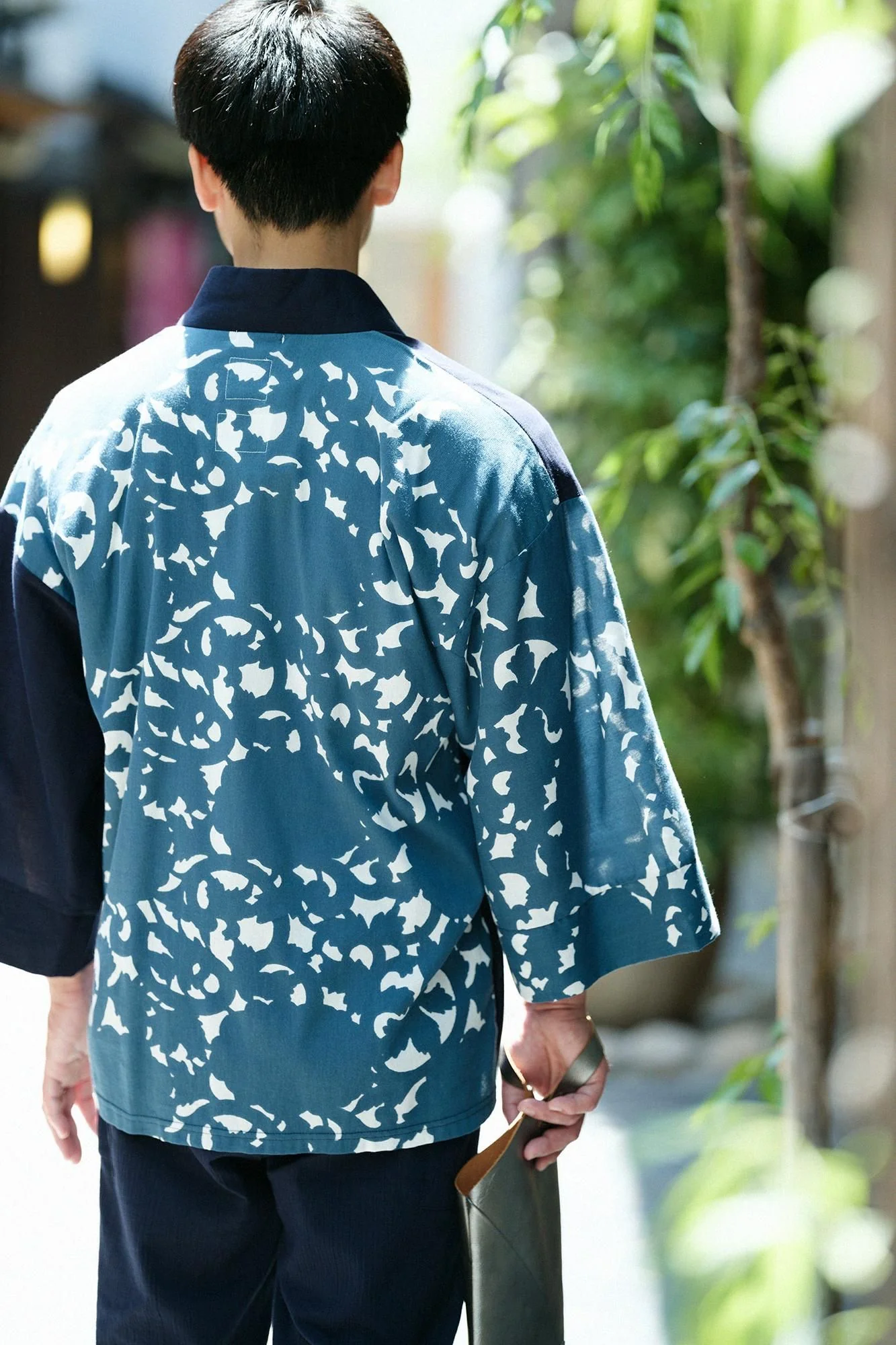 【net限定】高島縮 40/40 風靡(ふうび) 上 片身替わり(かたみがわり)/留紺(とめこん)×牡丹唐草(ぼたんからくさ) - Image 5