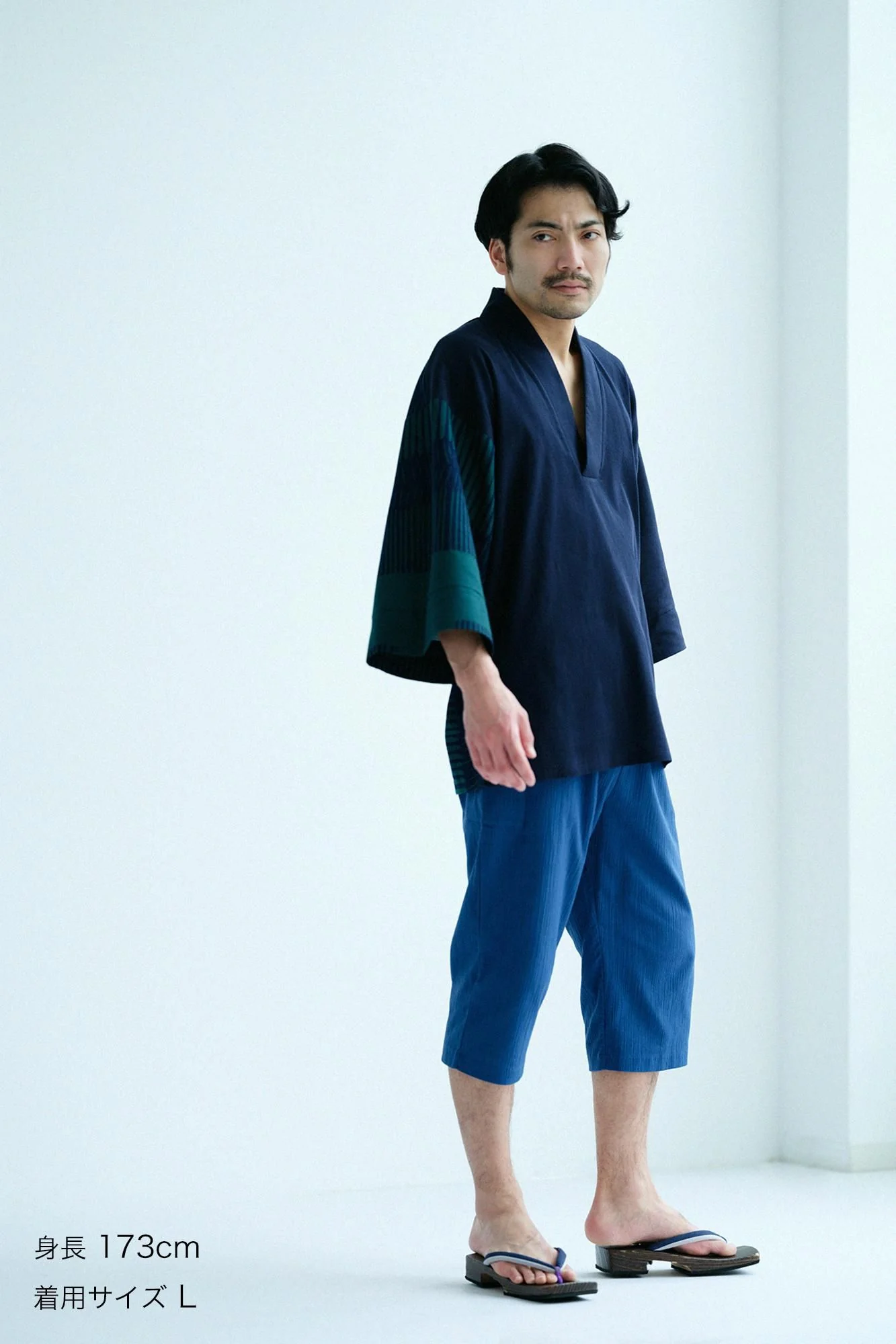 【net限定】高島縮 40/40 風靡(ふうび) 上 片身替わり(かたみがわり)/留紺(とめこん)×階(きざはし) - Image 2