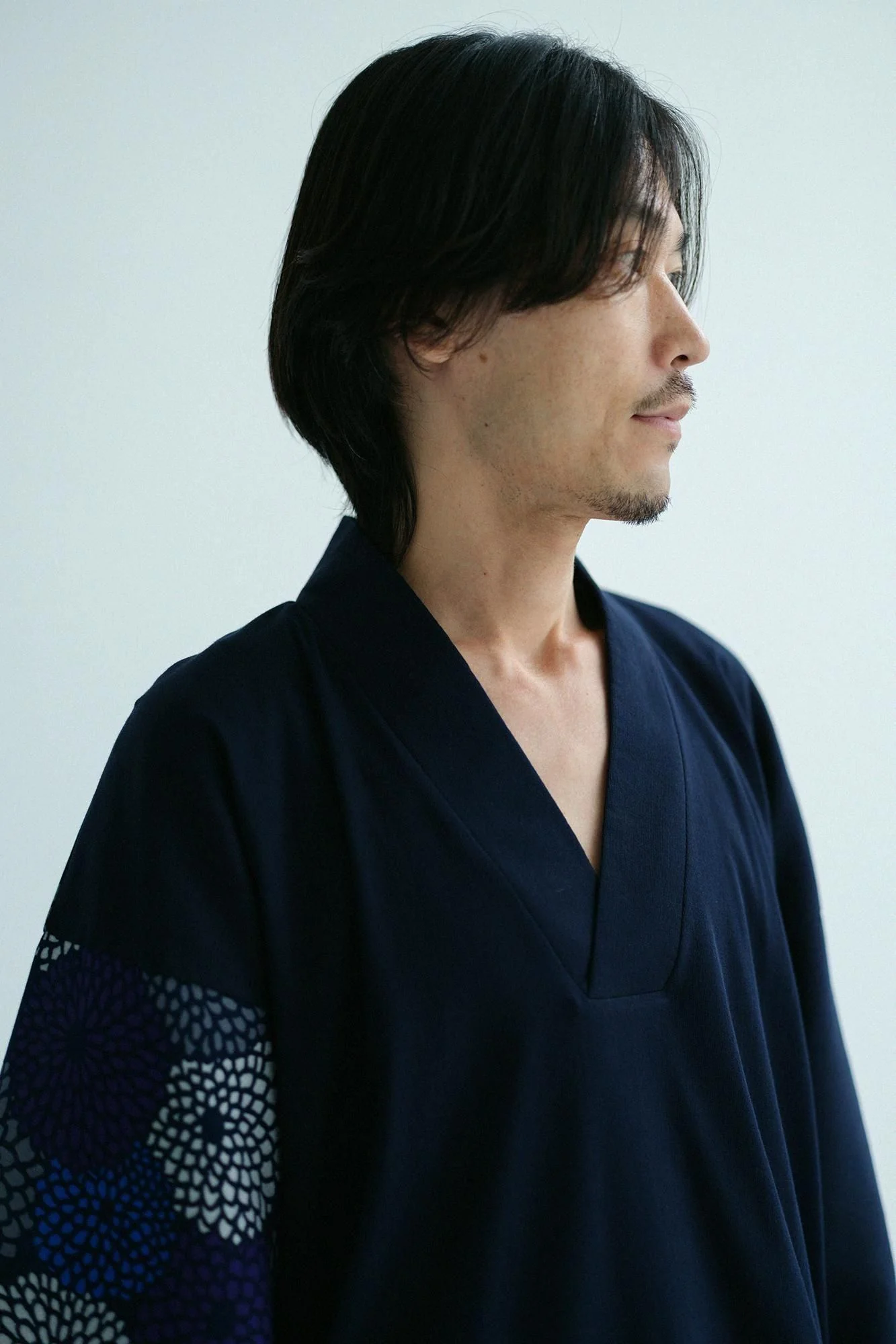 高島縮 40/40 風靡(ふうび) 上 片身替わり(かたみがわり)/留紺(とめこん)×菊づくし 夜来(よごろ) - Image 5