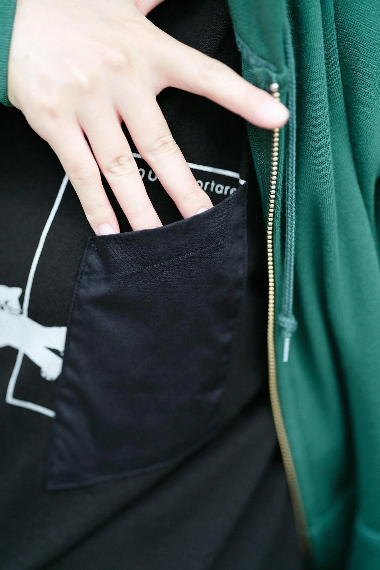 長袖 escape ポケットTシャツ[5.6]／ブラック - Image 9