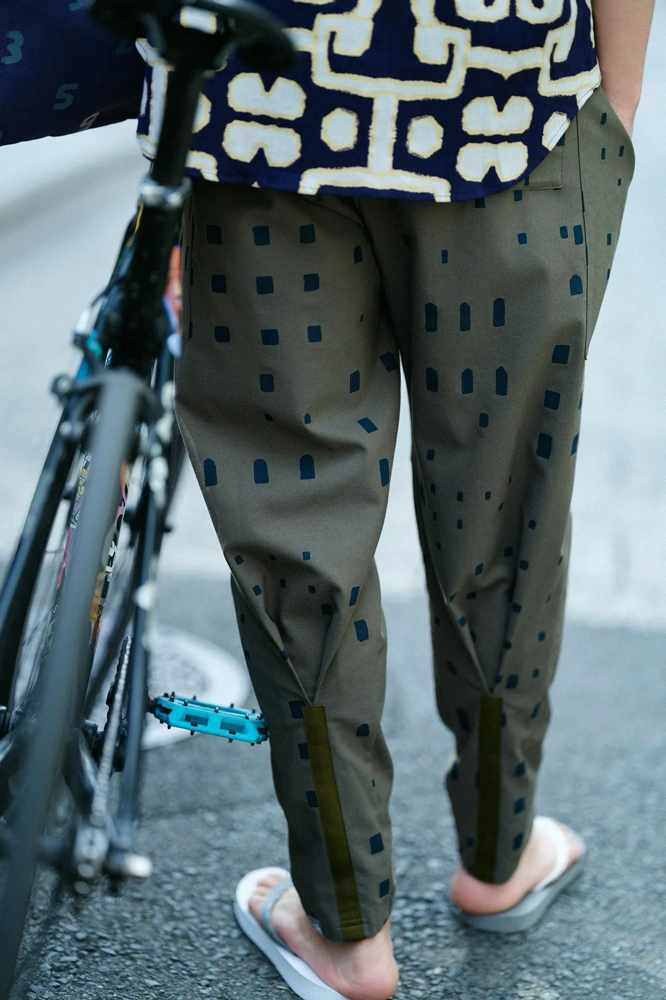 【net限定】綿×クールマックス(R) BIKEジョードプル／オリーブ×窓（まど） - Image 10