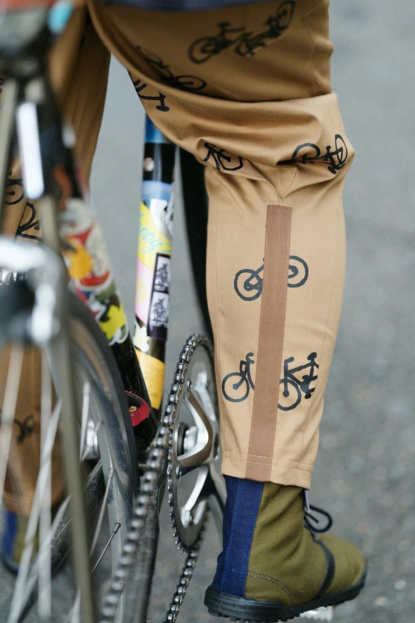 ストレッチ ラチネ織 BIKEジョードプル／ブラウン×チャリンチャリンあっちこっち - Image 7