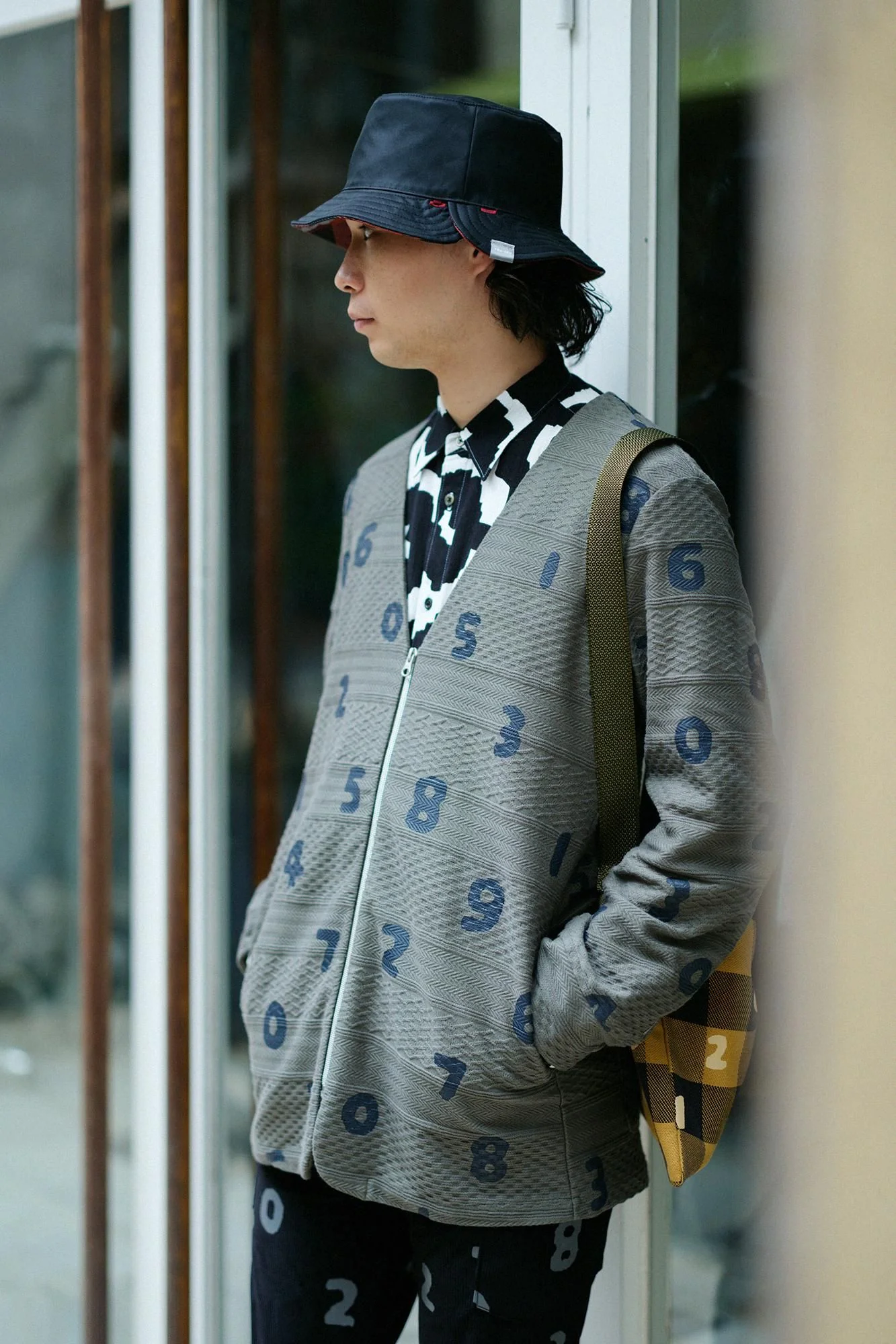 ジャカールニット ノーカラーVネック BIKEジャケット/SO-SU-U 岩井茶(いわいちゃ) - Image 4