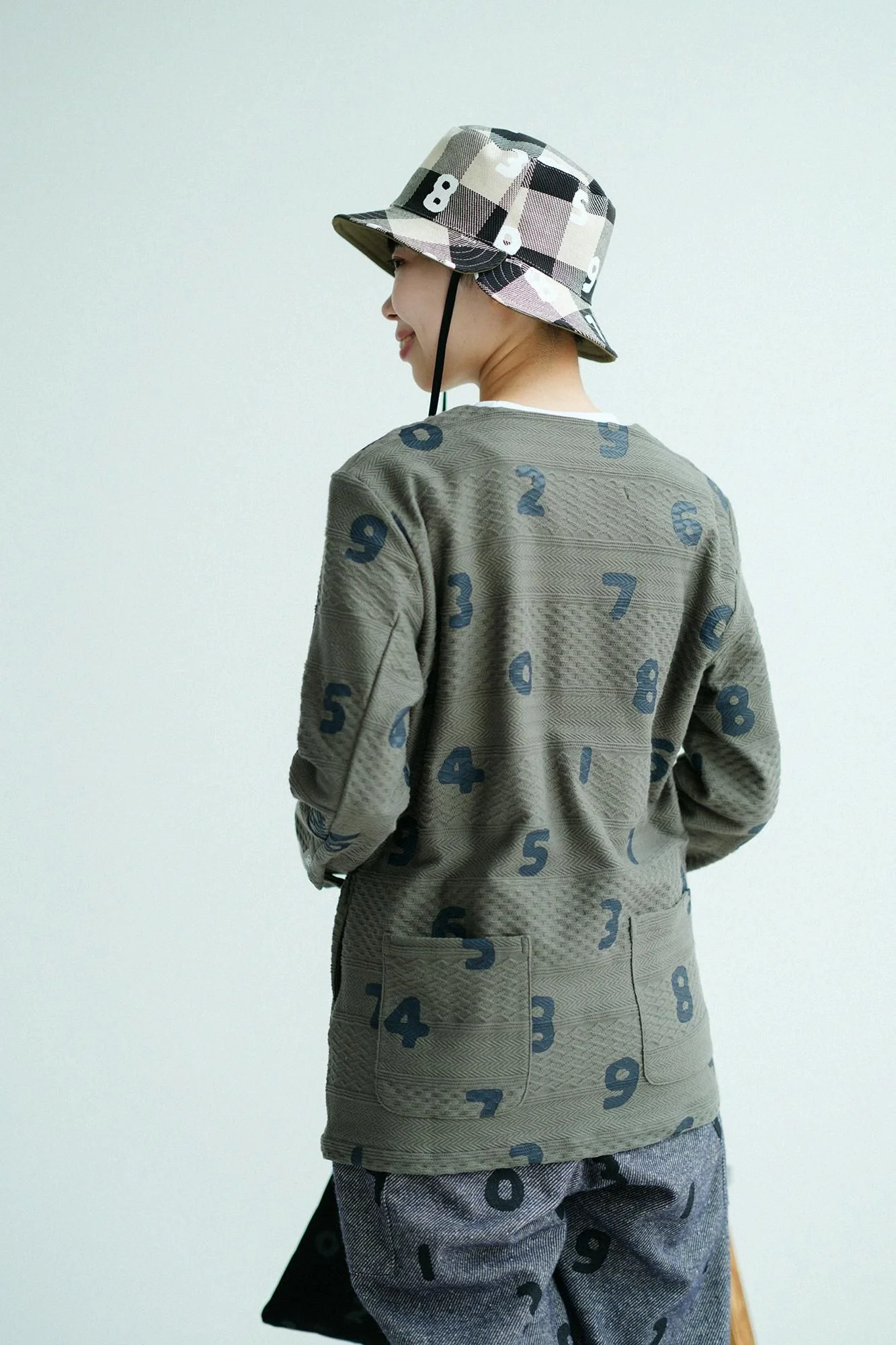 ジャカールニット ノーカラーVネック BIKEジャケット/SO-SU-U 岩井茶(いわいちゃ) - Image 7