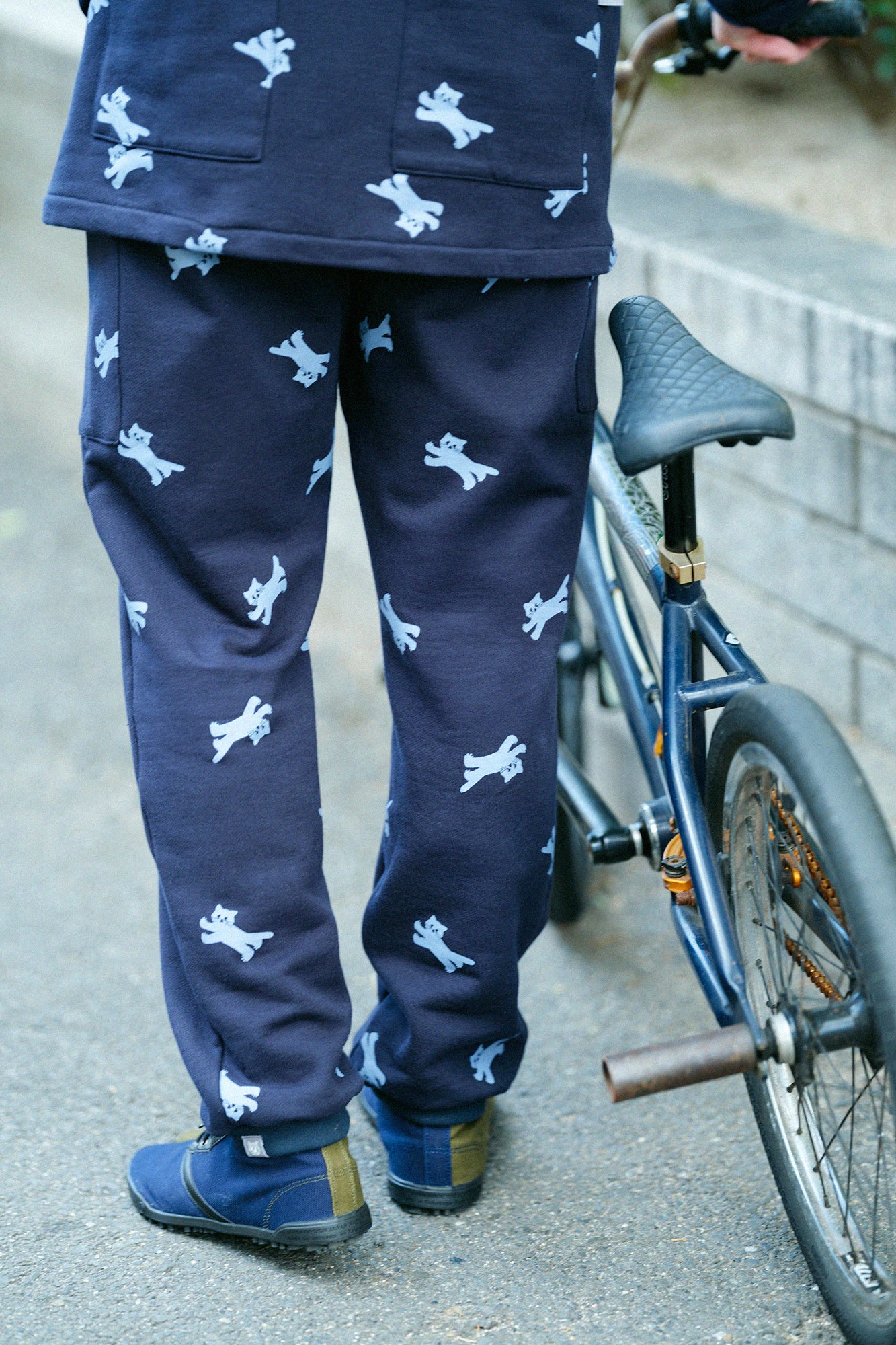 裏毛 BIKEパンツ/ネイビー×ねこ かけっこ - Image 10