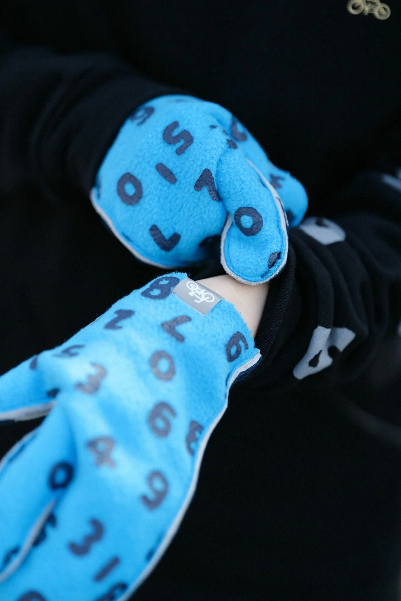 【net限定】あっちグローブ touch／SO-SU-U昆（こん） 上下（しょうか） 露草色（つゆくさいろ） - Image 4
