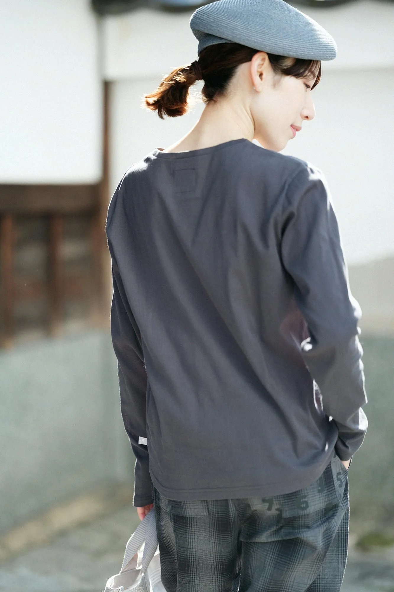 高島縮 40/40 長袖ポケットTシャツ/濃鉛(こいなまり)×SO-SU-U昆(こん) - Image 5