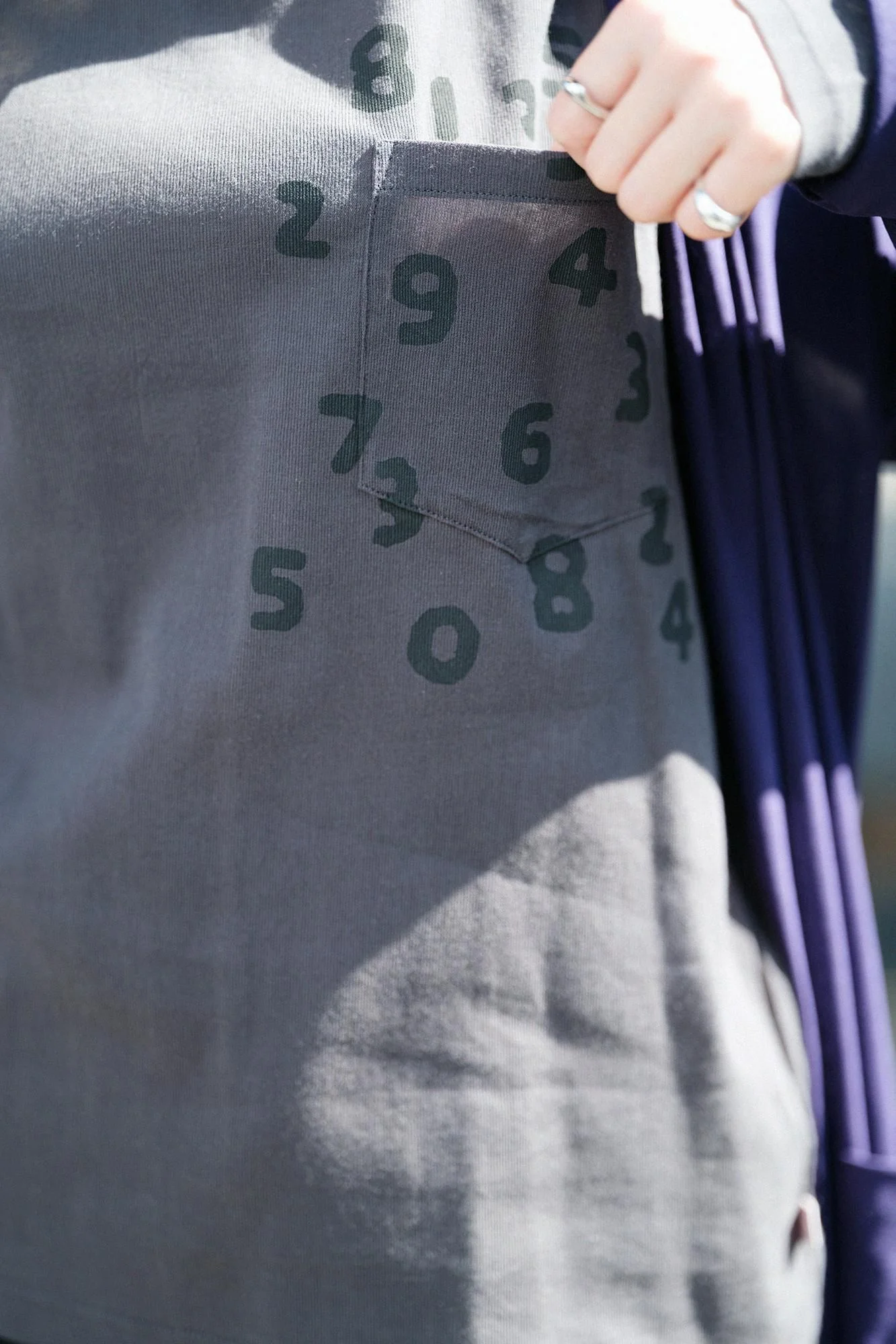 高島縮 40/40 長袖ポケットTシャツ/濃鉛(こいなまり)×SO-SU-U昆(こん) - Image 7