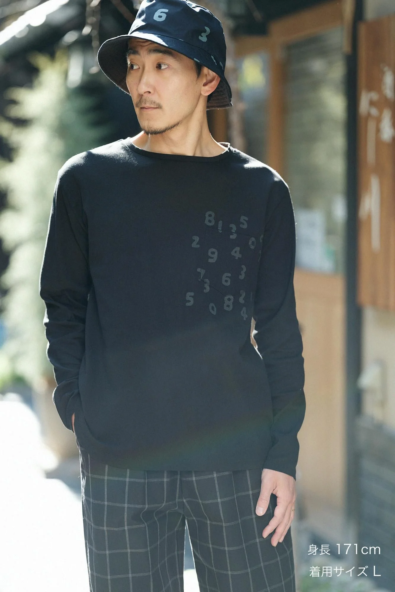 高島縮 40/40 長袖ポケットTシャツ／濡羽色（ぬればいろ）×SO-SU-U昆（こん） - Image 3