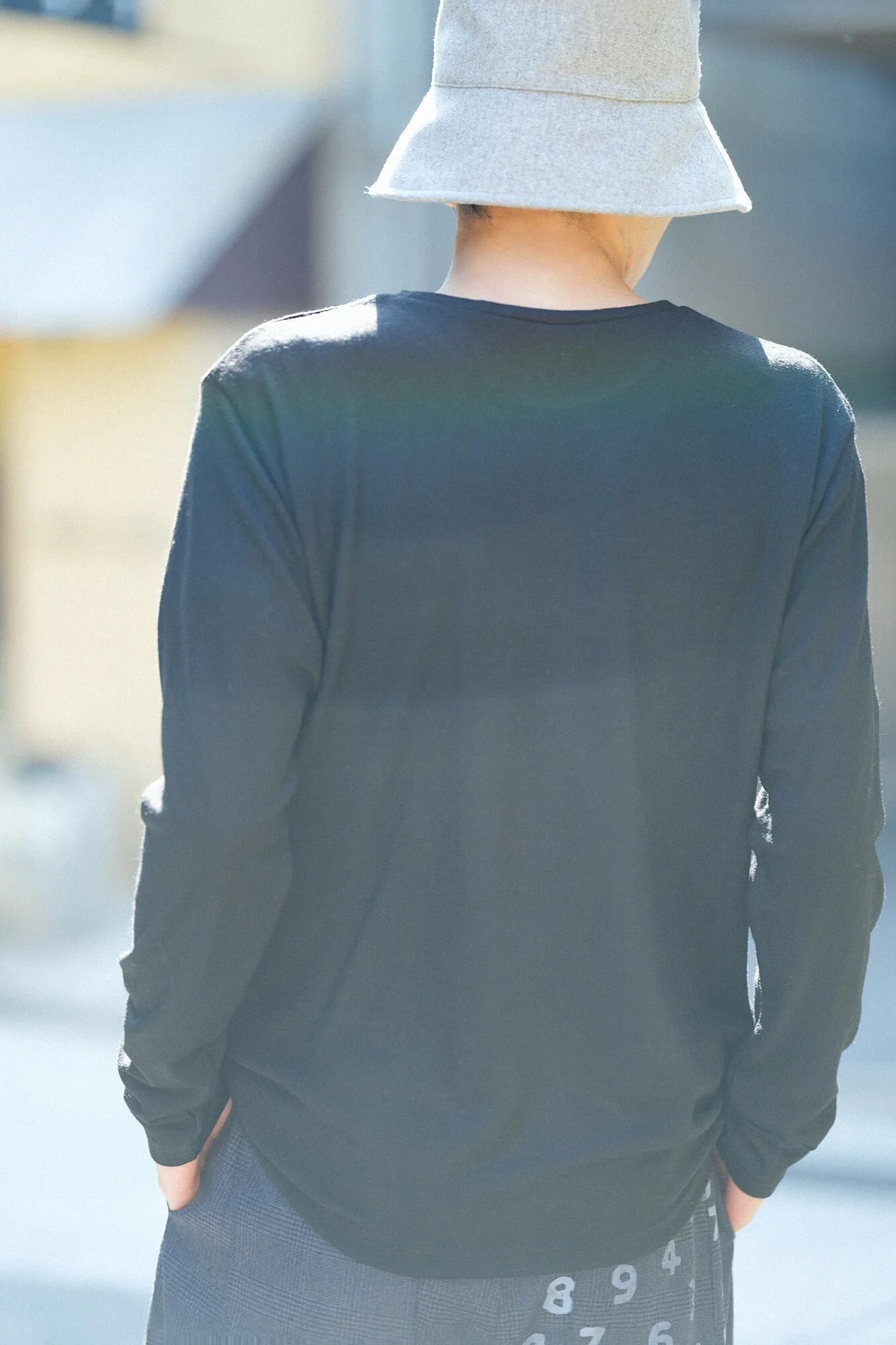 ウォッシャブルウール天竺 長袖ポケットTシャツ／濡羽色（ぬればいろ） - Image 11