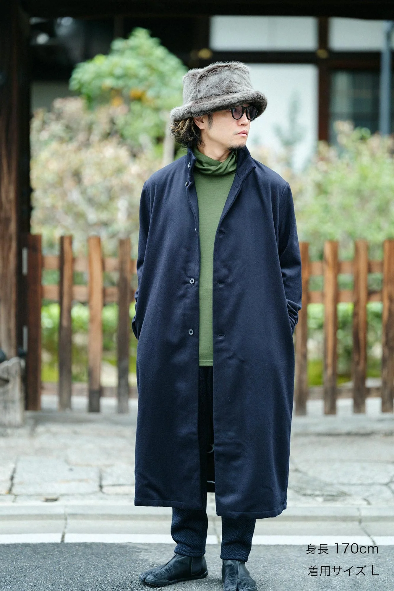 【net限定】カシミヤ混 梳毛（そもう） スタンドカラー ロングコート／深紺（しんこん）×茶利（ちゃり） - Image 4