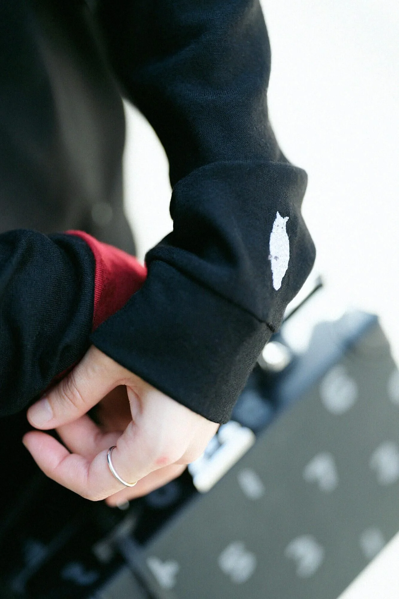 【net限定】ウォッシャブルウール天竺 ツイストタートル L/S／濡羽色（ぬればいろ） - Image 10