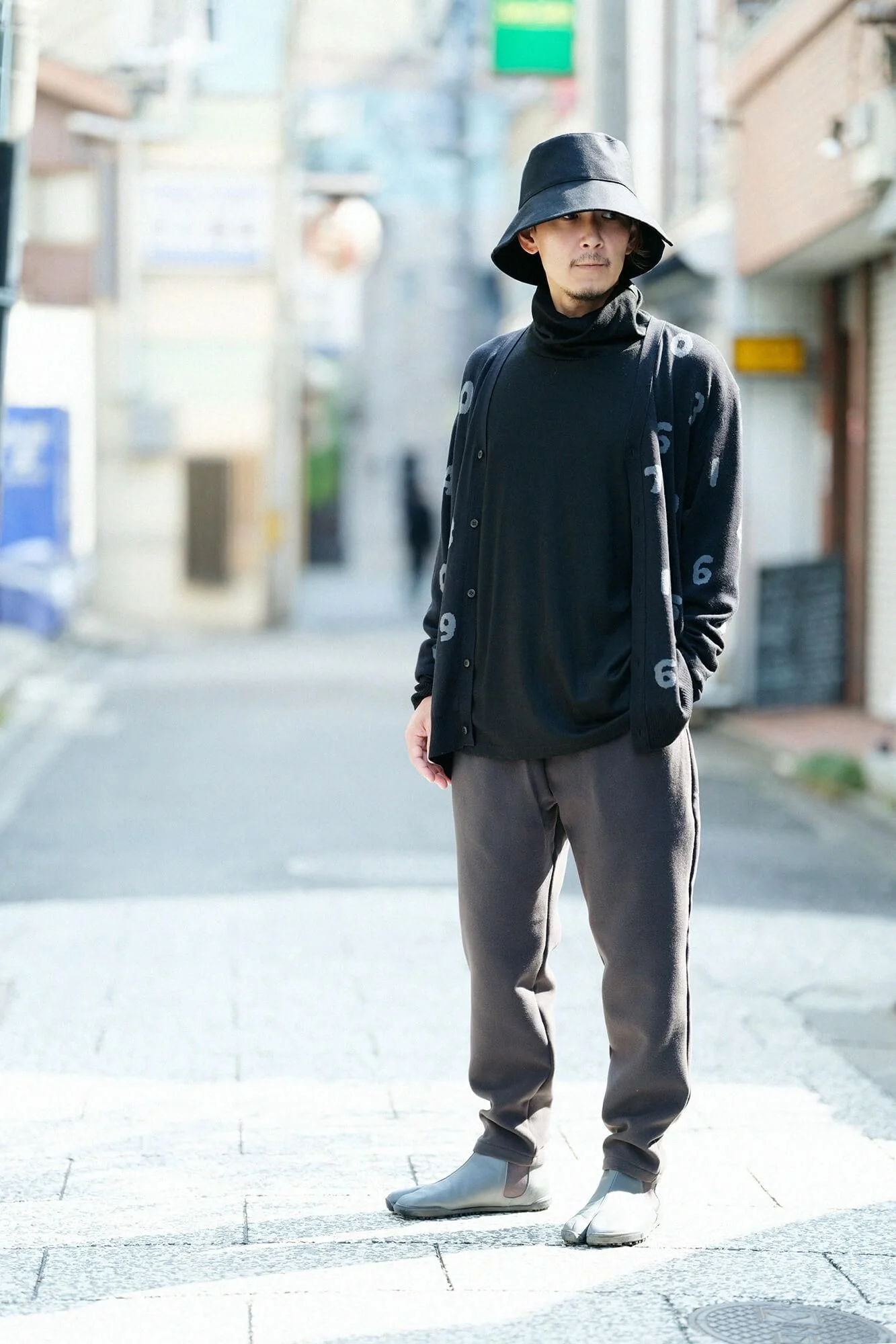 【net限定】ウォッシャブルウール天竺 ツイストタートル L/S／濡羽色（ぬればいろ） - Image 11