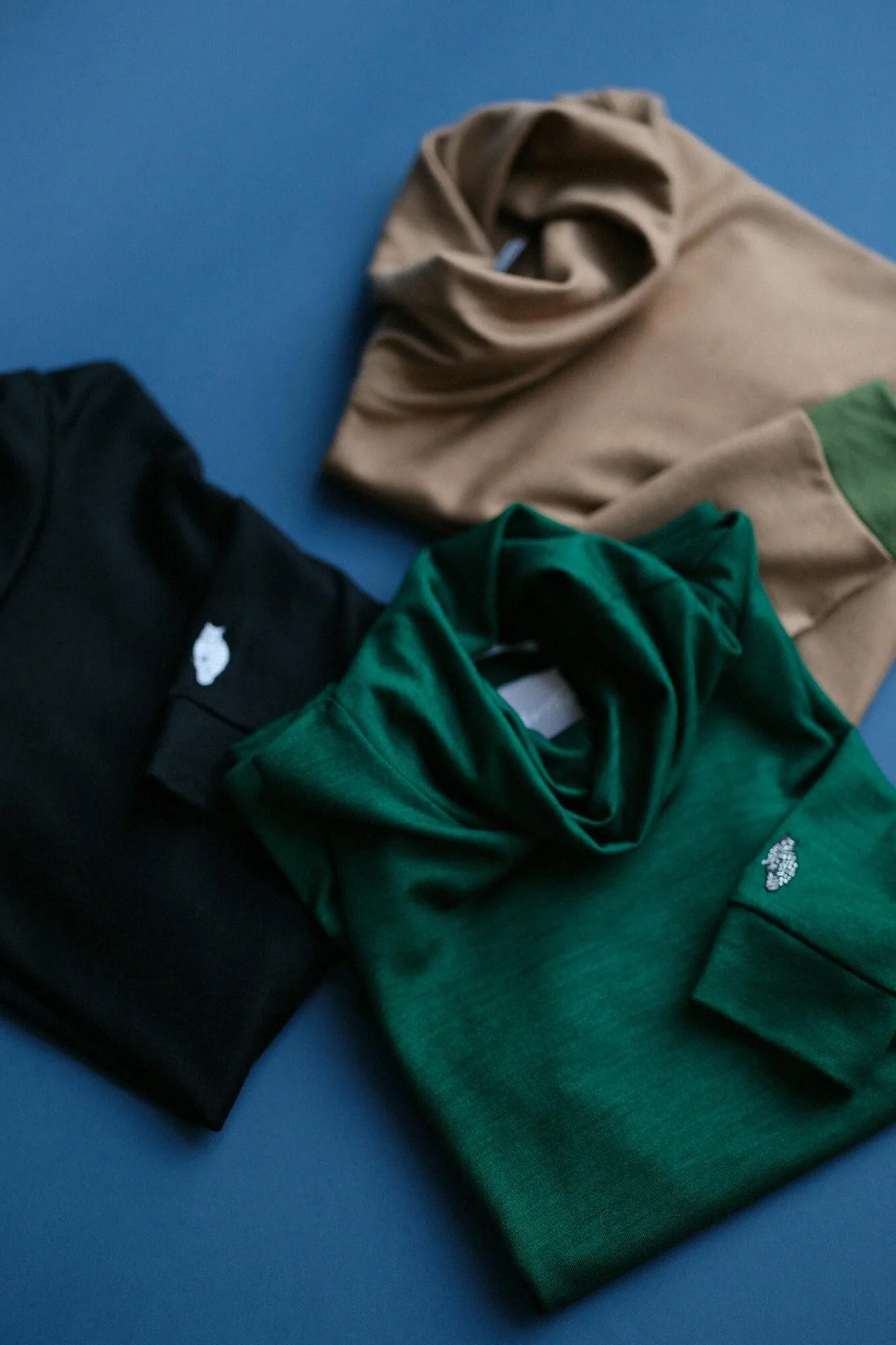 【net限定】ウォッシャブルウール天竺 ツイストタートル L/S／濡羽色（ぬればいろ） - Image 13