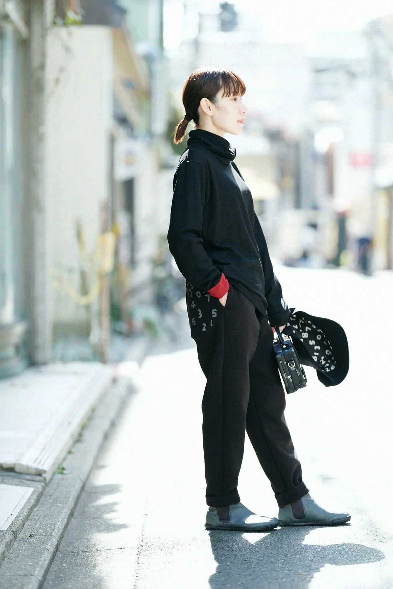 【net限定】ウォッシャブルウール天竺 ツイストタートル L/S／濡羽色（ぬればいろ） - Image 5