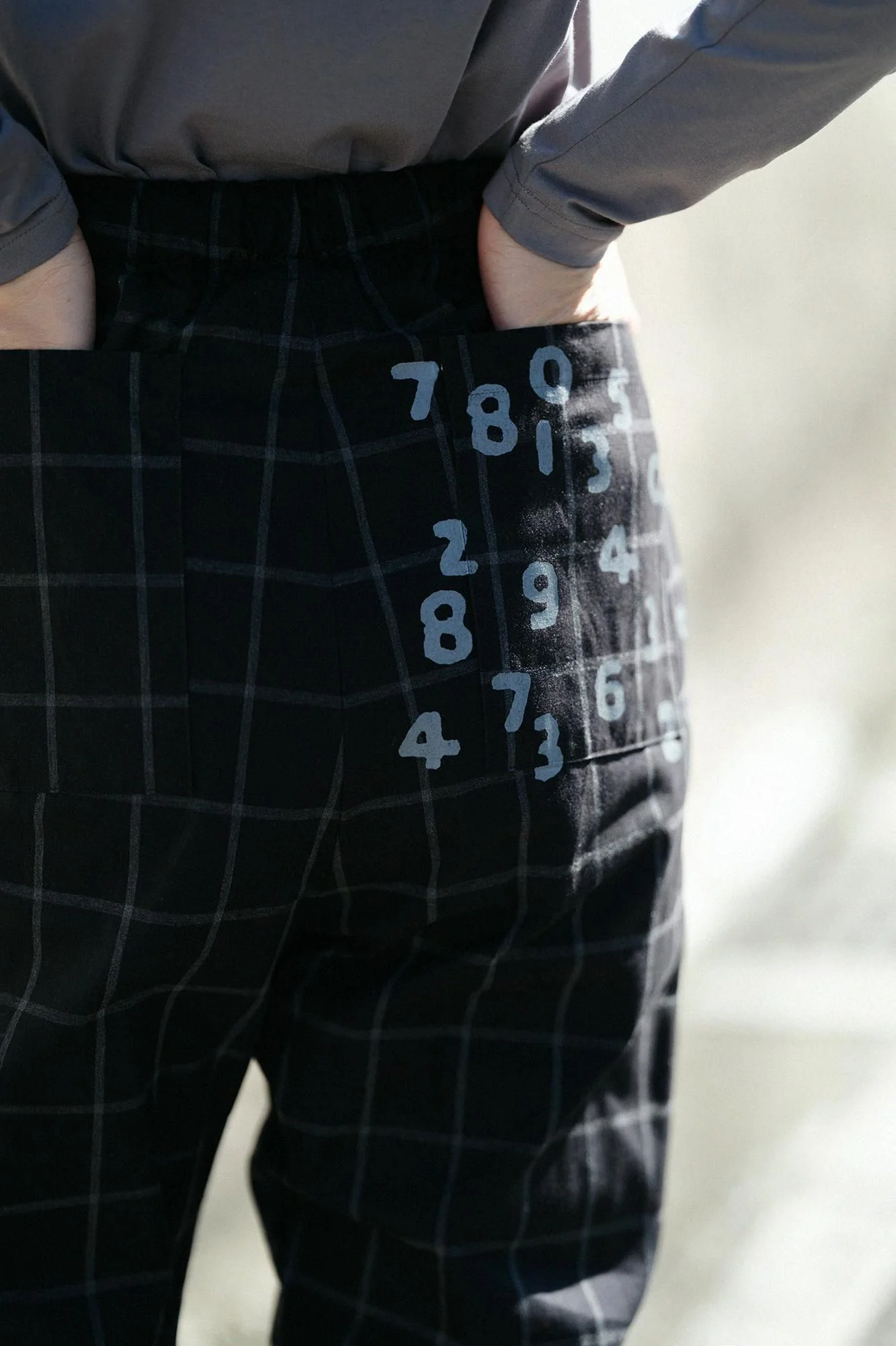 【net限定】ダンプルーフ イージーテーパードパンツ／濡羽格子（ぬればごうし） - Image 8
