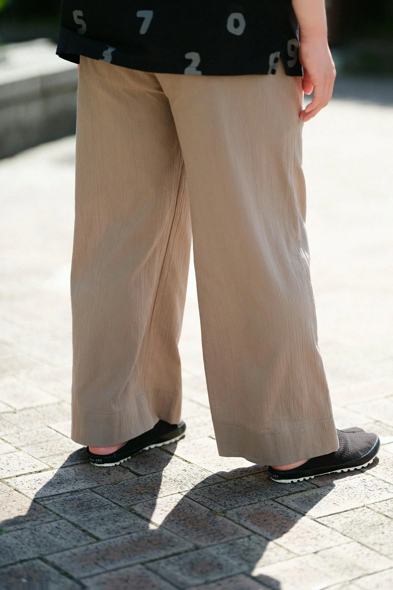 高島縮 20/20 ワイドパンツ/茶鼠(ちゃねず) - Image 4