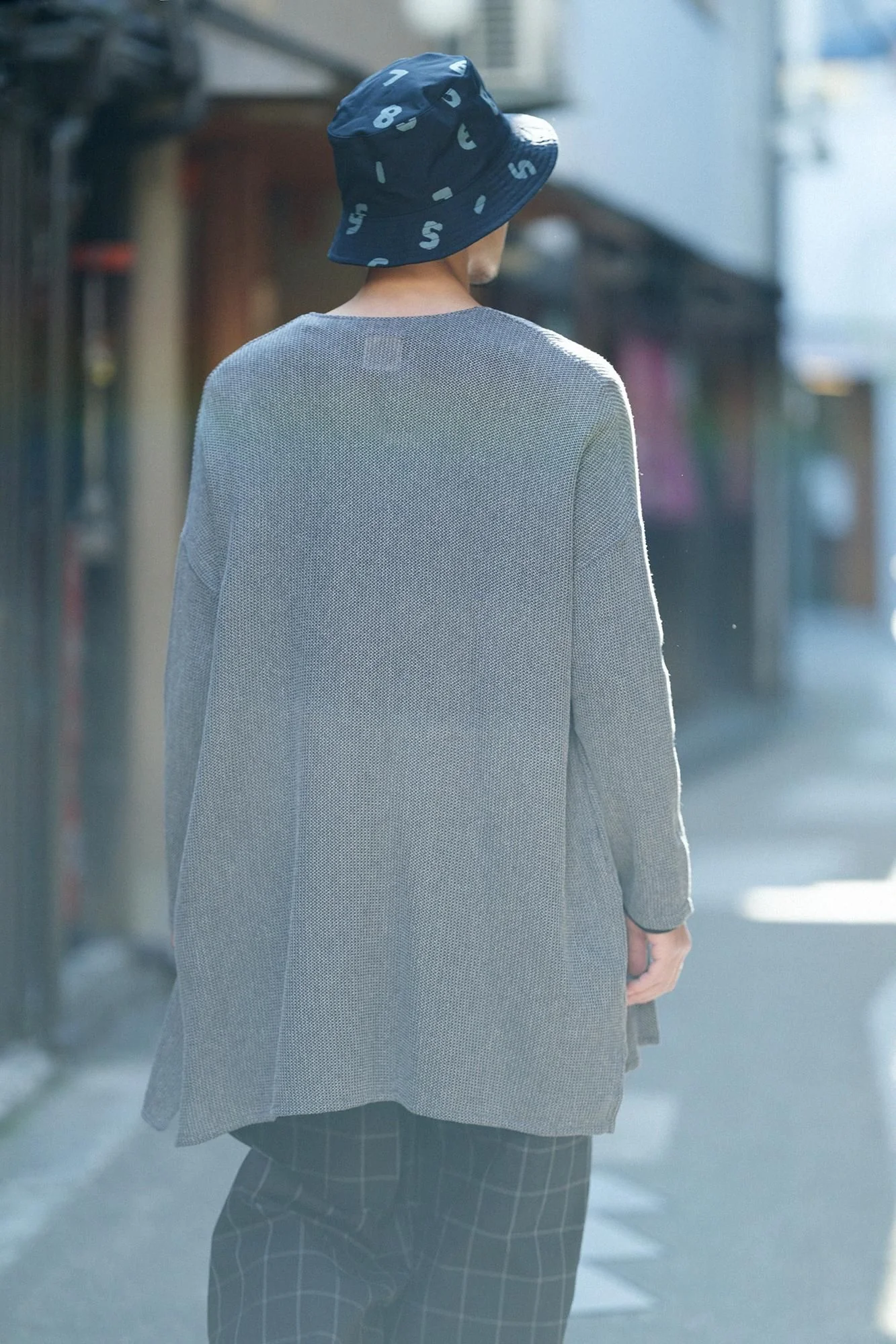 ラッセル編 Vネック ライトチュニックコート／杢墨（もくずみ） - Image 9