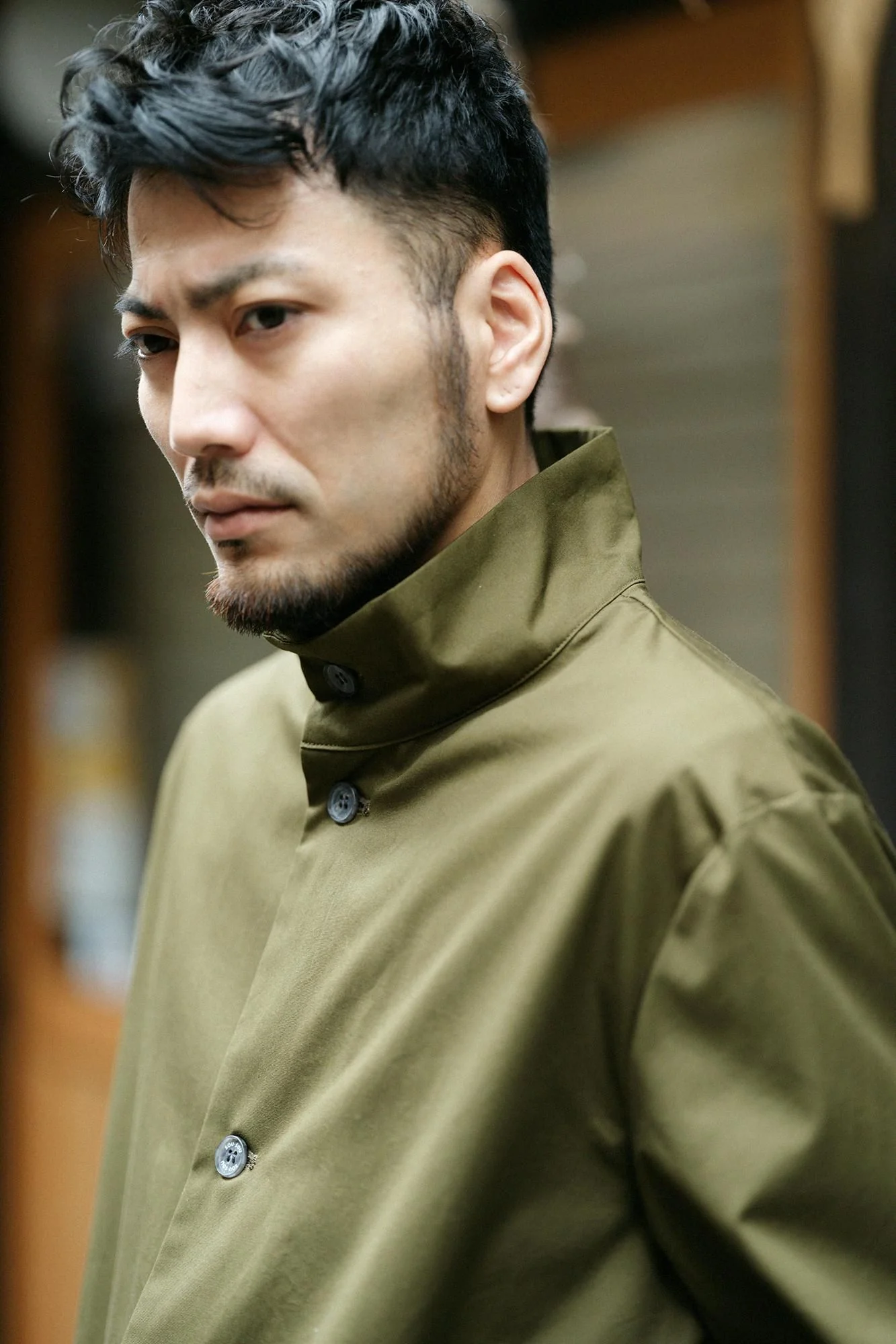【net限定】60双ベンタイル(R)クロス スタンドカラーショートコート／海松色（みるいろ）×SO-SU-U 綾（あや） - Image 12