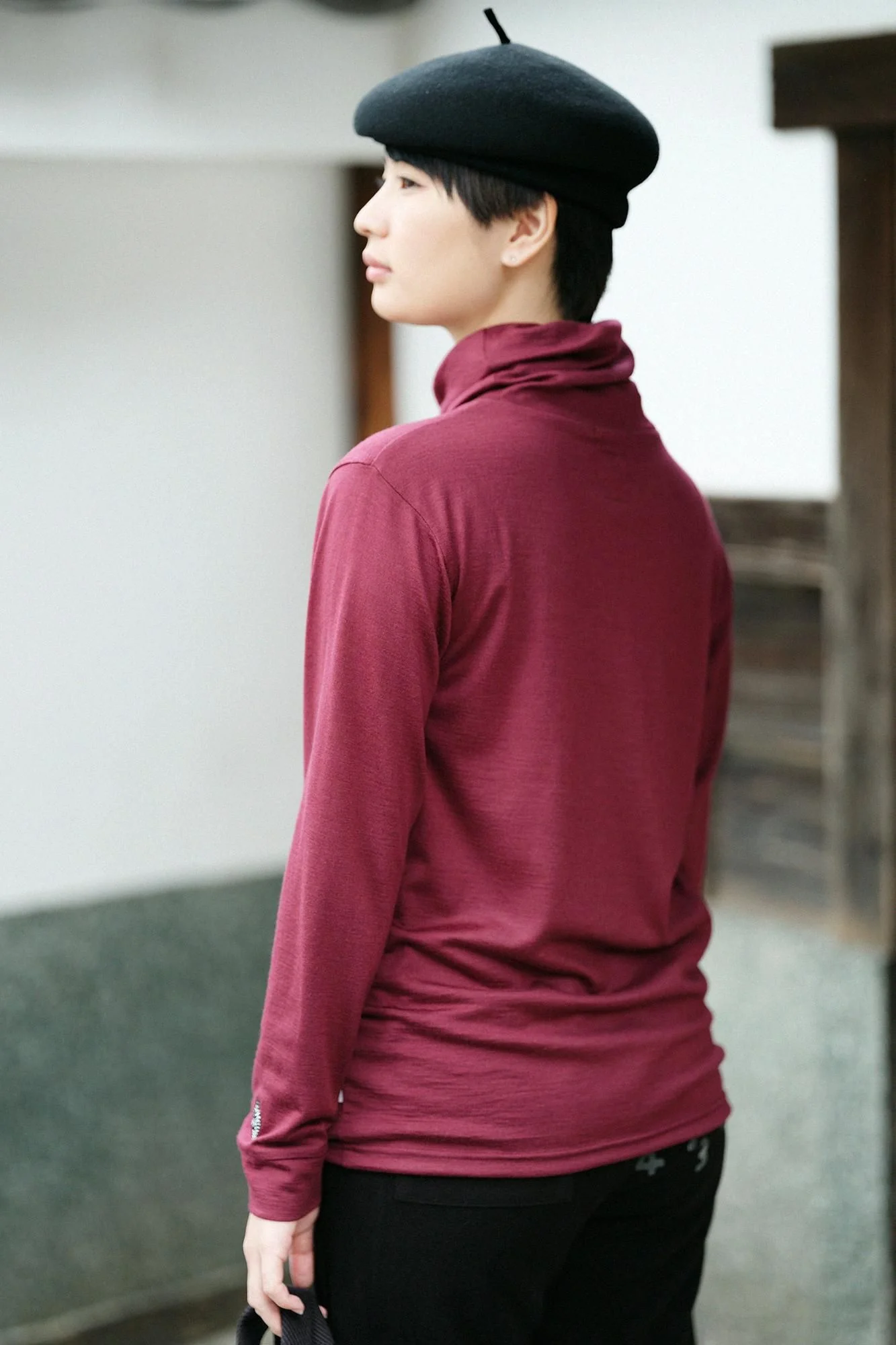 【net限定】ウォッシャブルウール天竺 ツイストタートル L/S／柘榴色（ざくろいろ） - Image 5