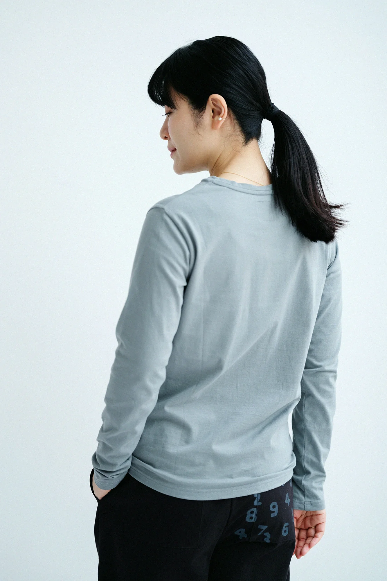 プレーティング天竺 長袖ポケットTシャツ/モスグレー - Image 3