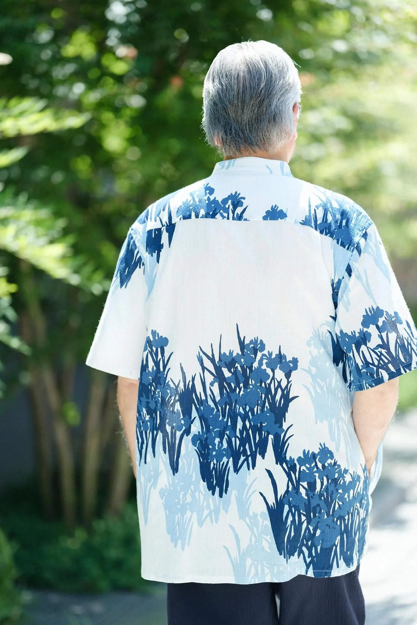 【net限定】高島縮 20/20 藍捺染(あいなせん) スタンドカラー半袖シャツ SP/光琳(こうりん) 燕子花図屏風(かきつばたずびょうぶ) 写し(うつし) - Image 17
