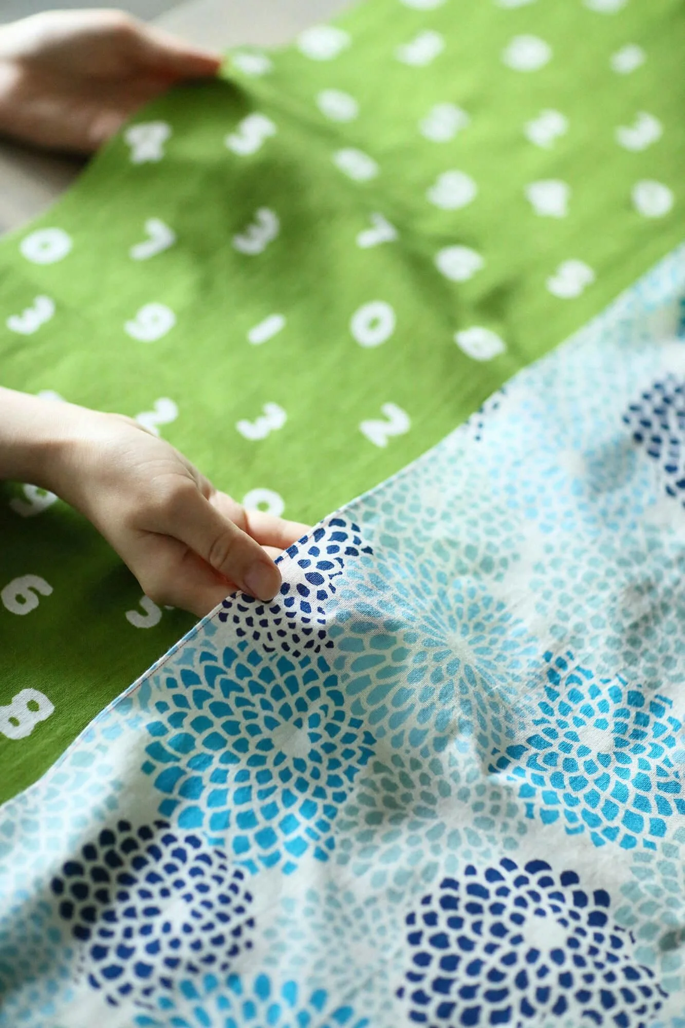 伊勢木綿 textile手ぬぐい／菊づくし 涼（りょう） - Image 3