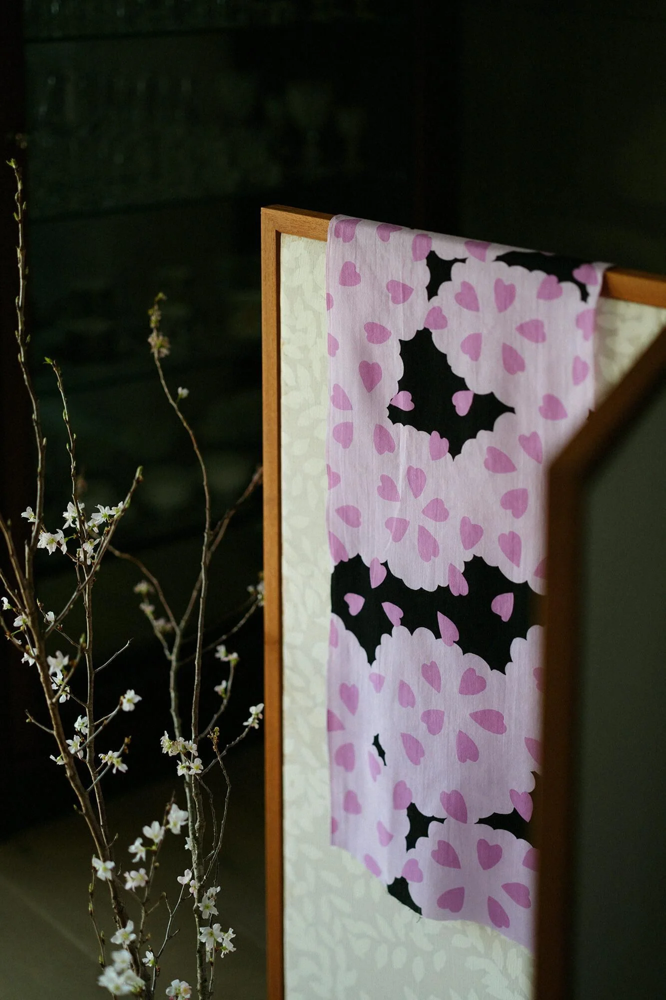 伊勢木綿 textile手ぬぐい/爛漫(らんまん) 夜桜(よざくら) - Image 2