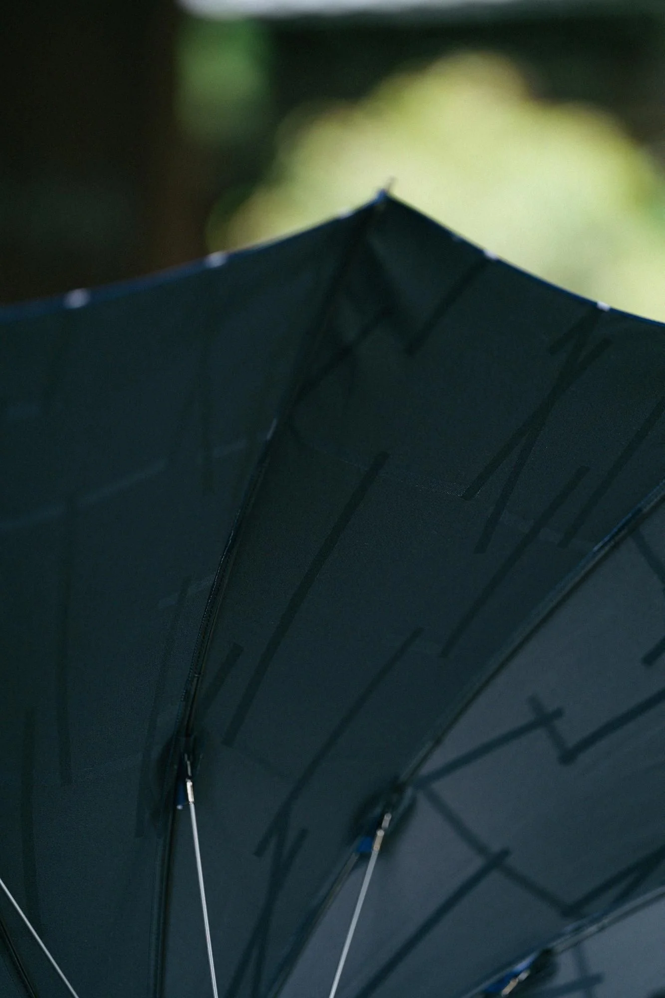 SOU・SOU×MOONBAT 郡内織(ぐんないおり) Carbon Umbrella/鳶(とび) - Image 7