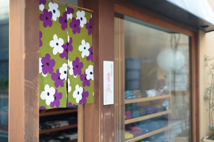 伊勢木綿 手ぬぐいのれん 2巾／花がさね 萌黄（もえぎ） - Image 2