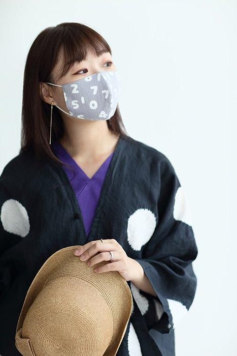 ◎【30%OFF】高島縮 テキスタイルマスク／SO-SU-U昆（こん） 薄墨色（うすずみいろ） - Image 17