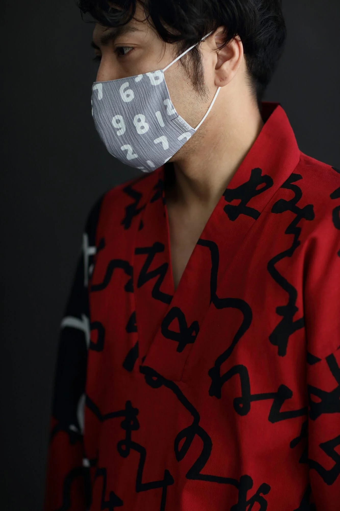 ◎【30%OFF】高島縮 テキスタイルマスク／SO-SU-U昆（こん） 薄墨色（うすずみいろ） - Image 8