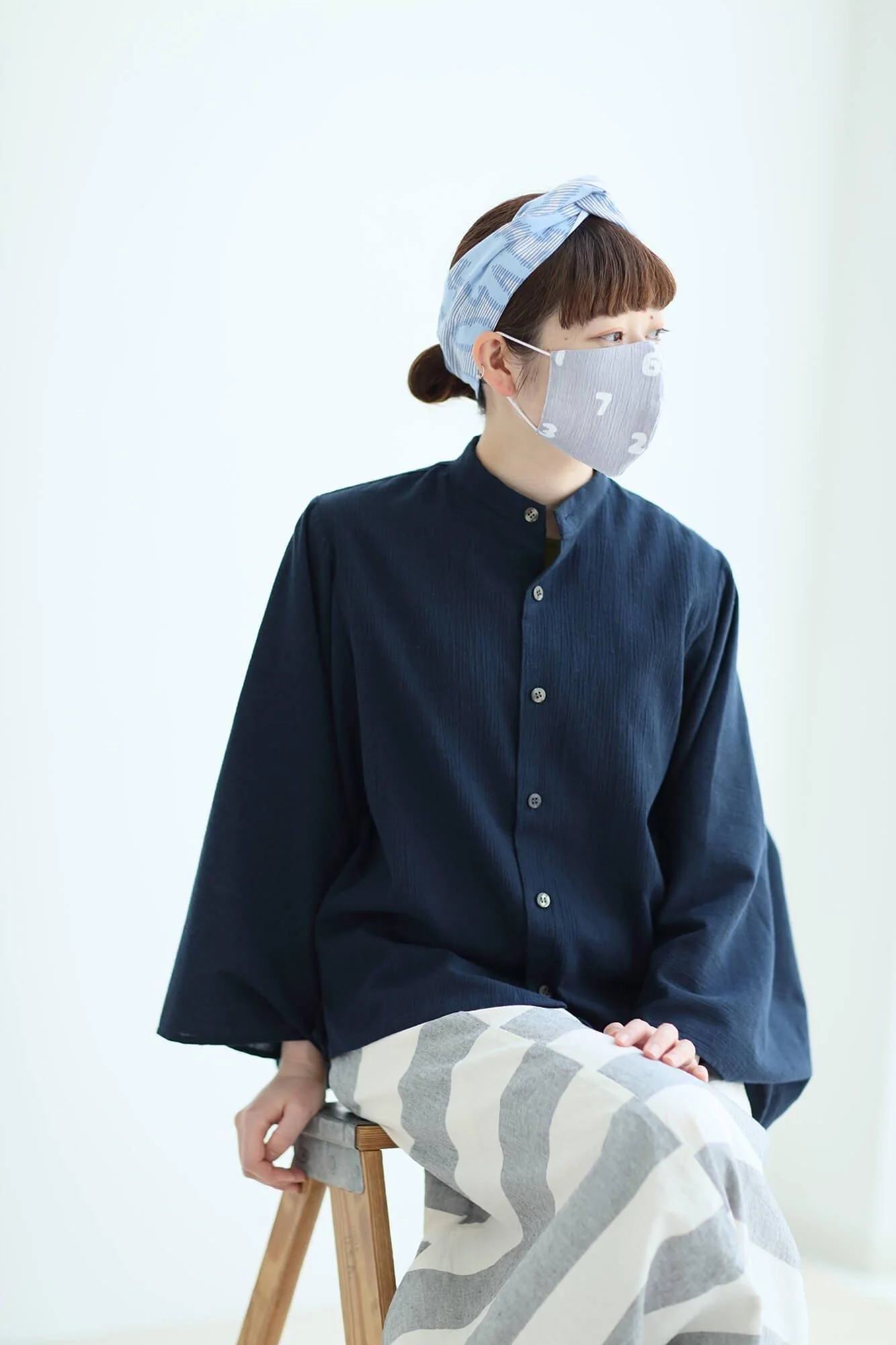 ◎【30%OFF】高島縮 テキスタイルマスク／SO-SU-U 薄墨色（うすずみいろ） - Image 4