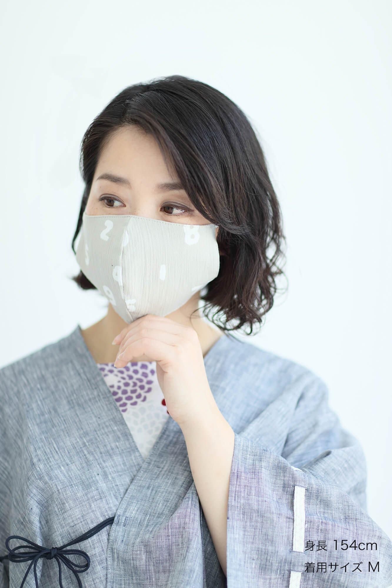 ◎【30%OFF】高島縮 テキスタイルマスク／SO-SU-U 白茶鼠（しらちゃねず） - Image 3