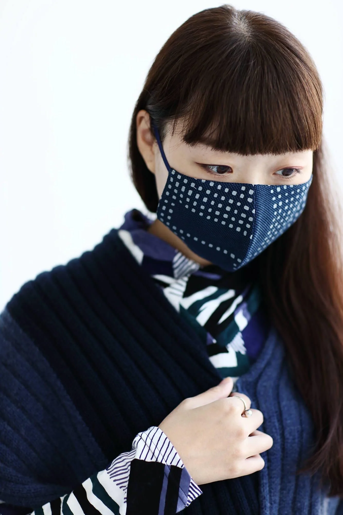 ◎【30%OFF】綿麻×高島縮 テキスタイルマスク／影 濃紺（かげ のうこん）×素鼠（すねず） - Image 9