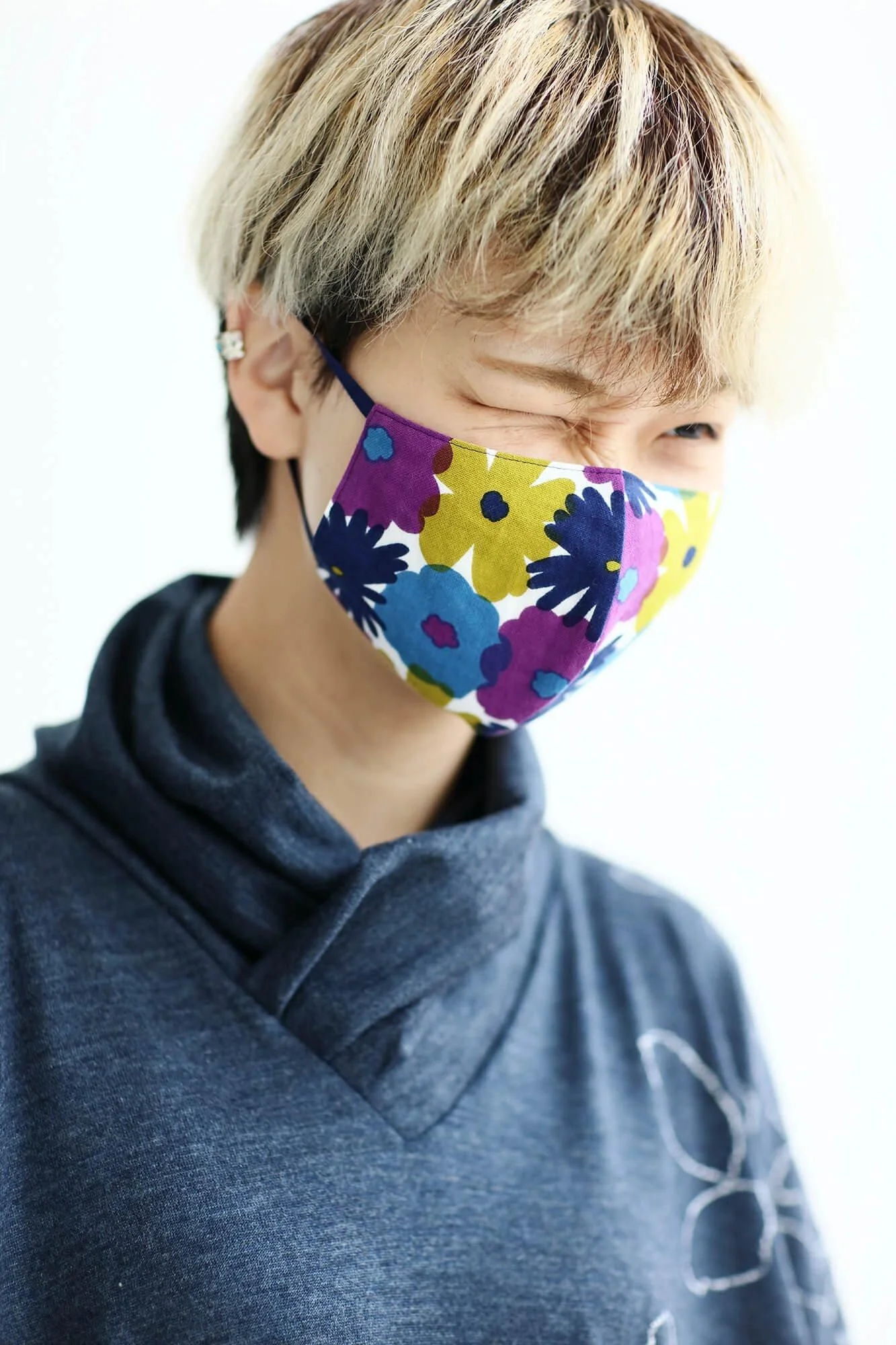 ◎【30%OFF】高島平織×高島縮 テキスタイルマスク／おおらかとりどり 白南風（しらはえ） - Image 4